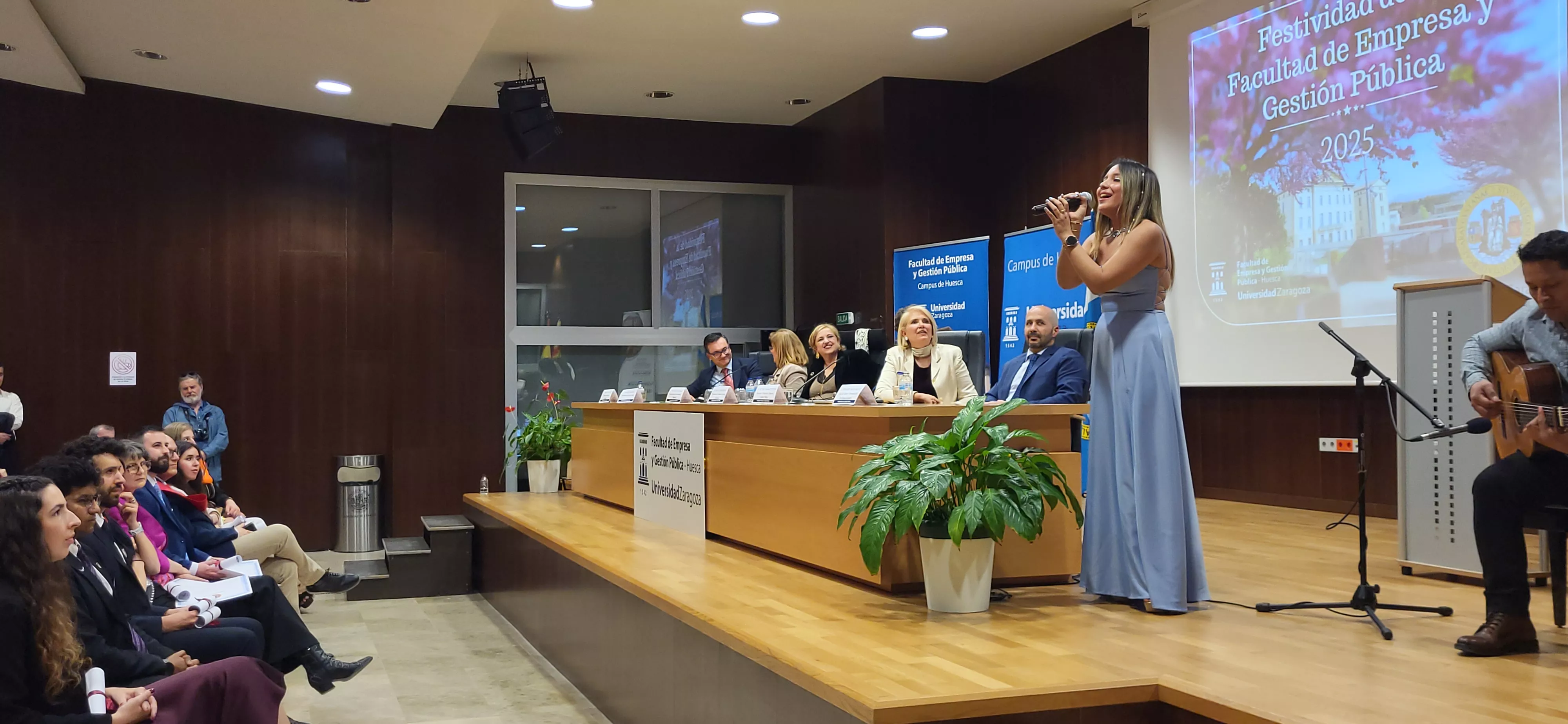 Acto de graduación de la Facultad de Empresa y Gestión Pública de Huesca 2025. Foto Mercedes Manterola