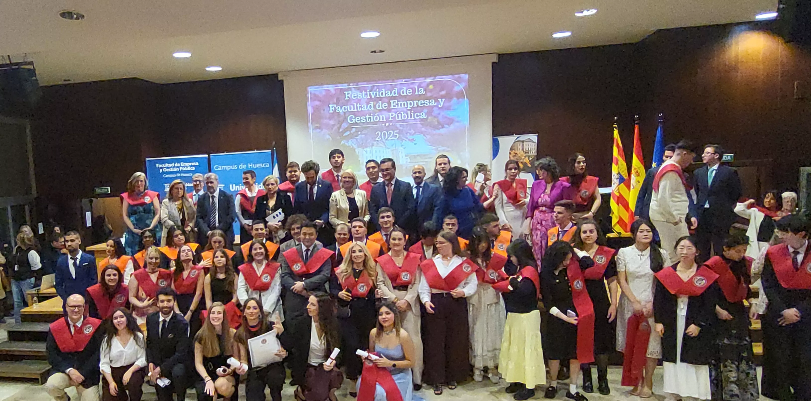 Acto de graduación de la Facultad de Empresa y Gestión Pública de Huesca 2025. Foto Mercedes Manterola