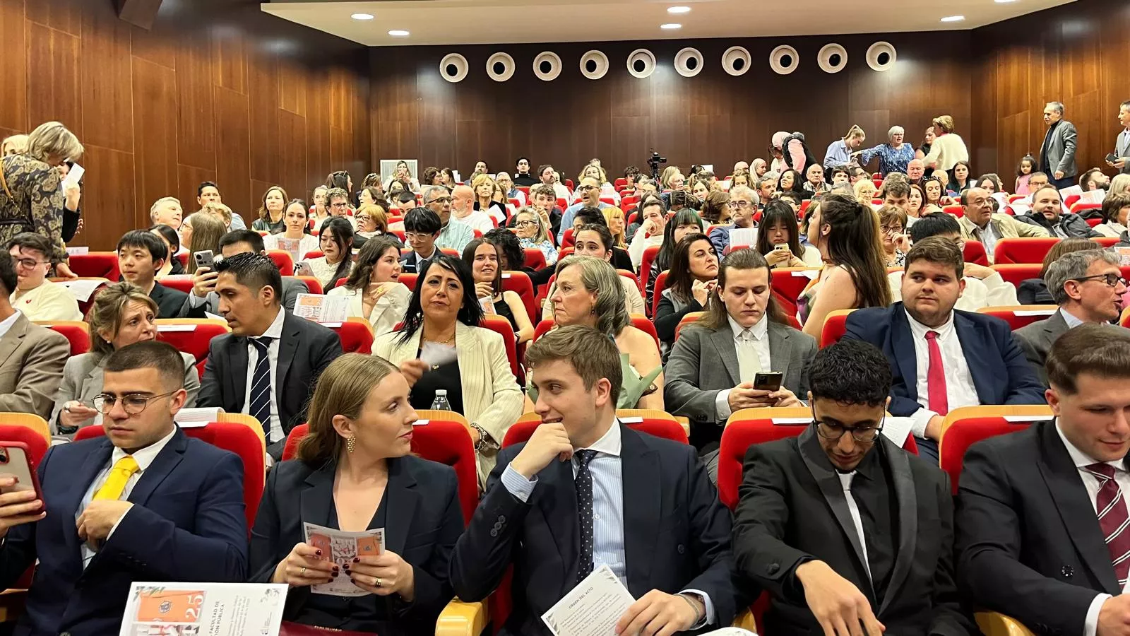 Acto de graduación de la Facultad de Empresa y Gestión Pública de Huesca 2025. Foto Mercedes Manterola