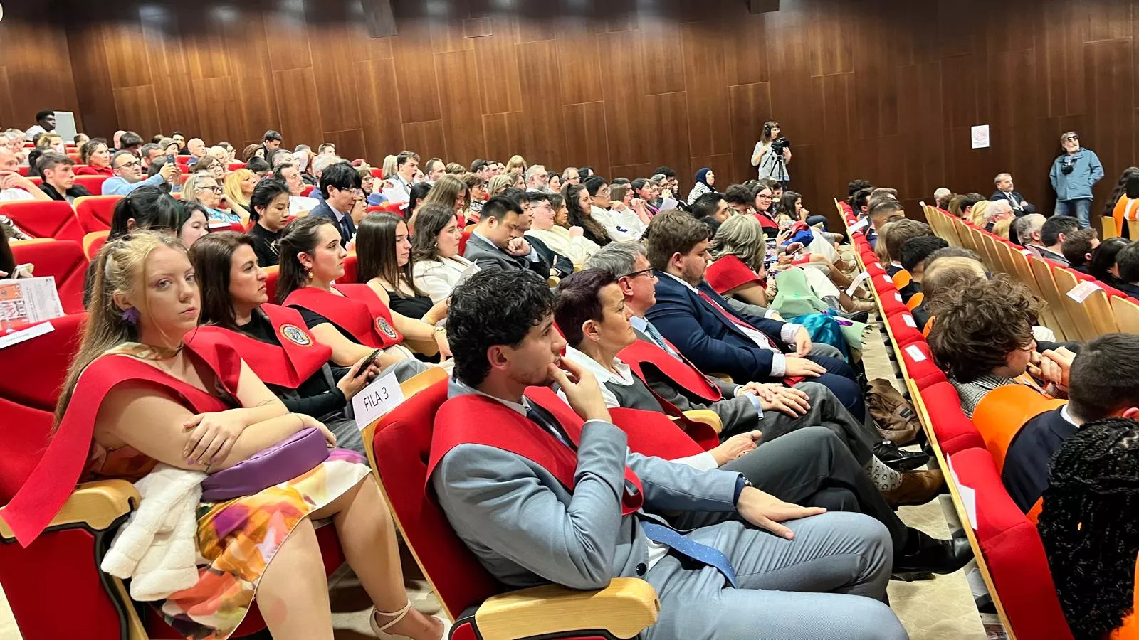 Acto de graduación de la Facultad de Empresa y Gestión Pública de Huesca 2025. Foto Mercedes Manterola