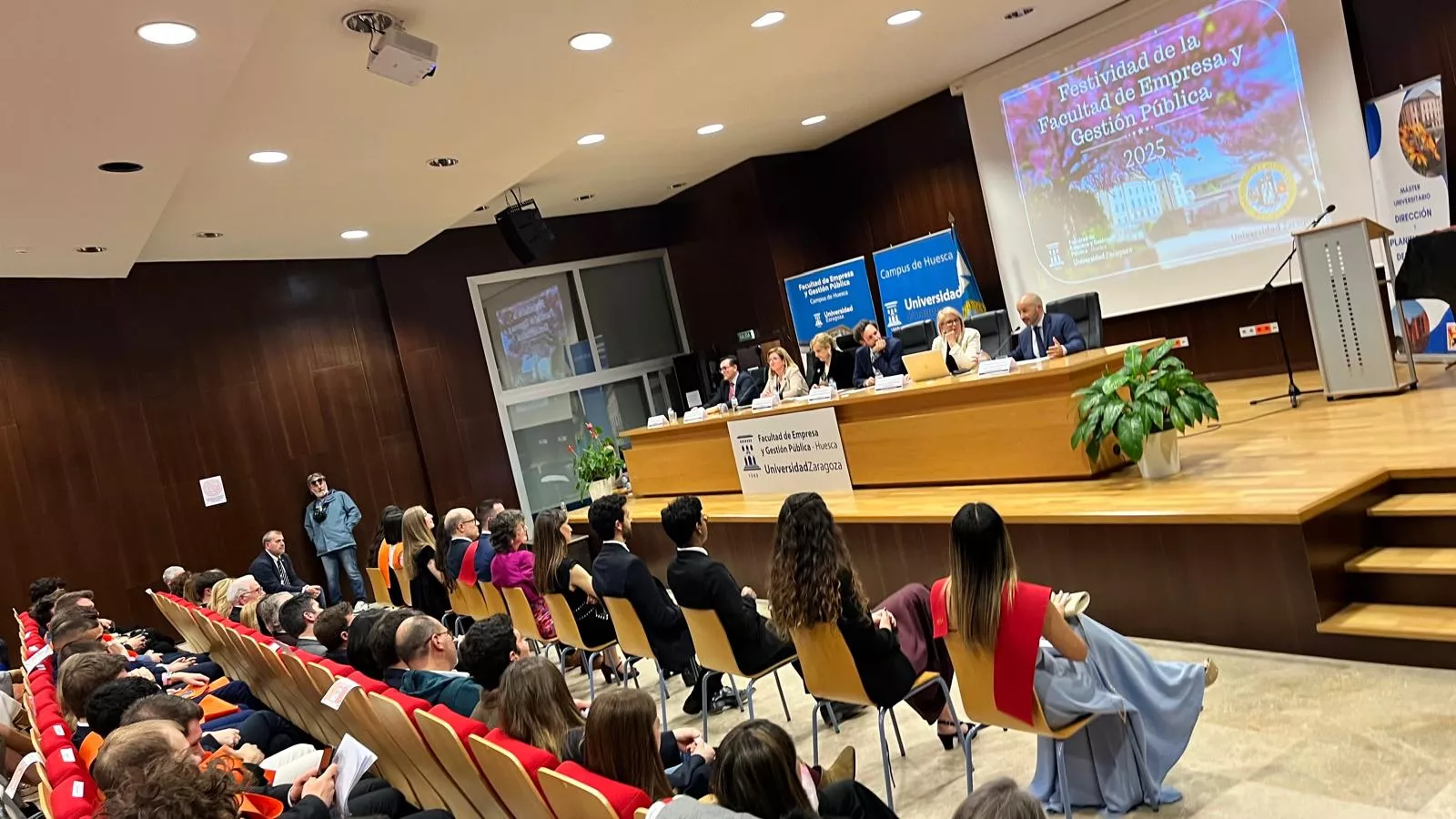 Acto de graduación de la Facultad de Empresa y Gestión Pública de Huesca 2025. Foto Mercedes Manterola