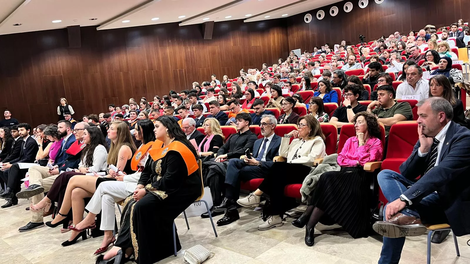 Acto de graduación de la Facultad de Empresa y Gestión Pública de Huesca 2025. Foto Mercedes Manterola