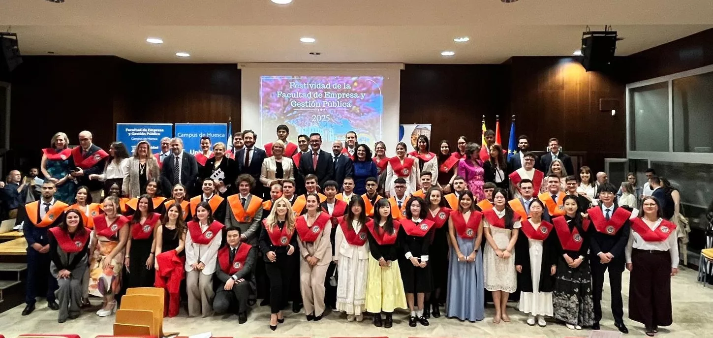 Acto de graduación de la Facultad de Empresa y Gestión Pública de Huesca 2025. Foto Mercedes Manterola