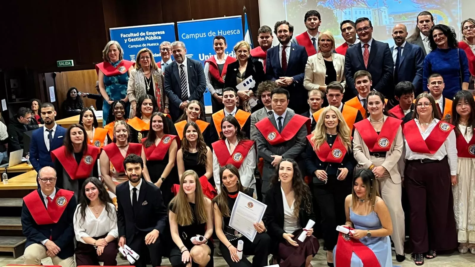 Acto de graduación de la Facultad de Empresa y Gestión Pública de Huesca 2025. Foto Mercedes Manterola