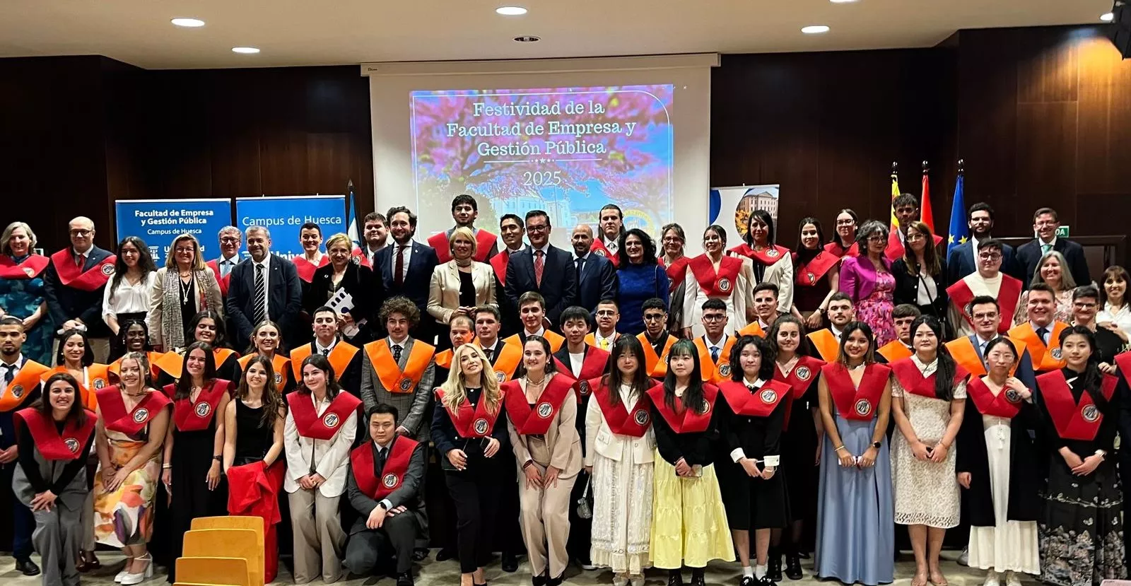 Acto de graduación de la Facultad de Empresa y Gestión Pública de Huesca 2025. Foto Mercedes Manterola