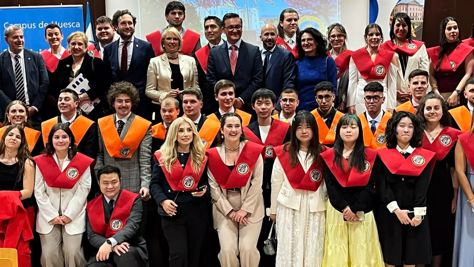 Acto de graduación de la Facultad de Empresa y Gestión Pública de Huesca 2025. Foto Mercedes Manterola