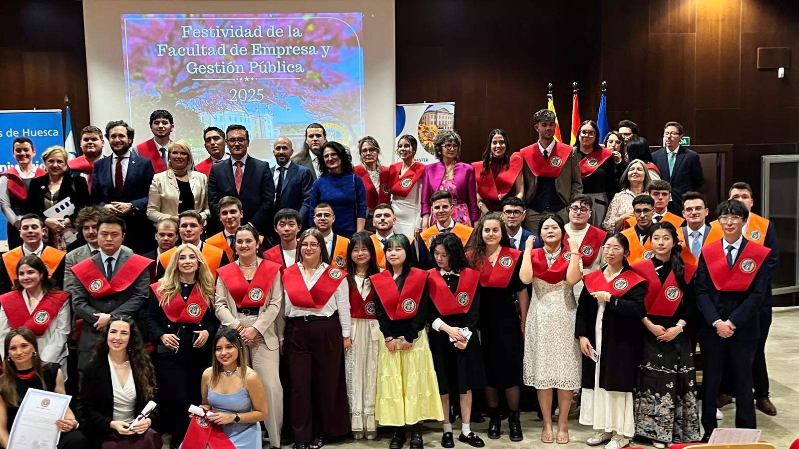 Acto de graduación de la Facultad de Empresa y Gestión Pública de Huesca 2025. Foto Mercedes Manterola