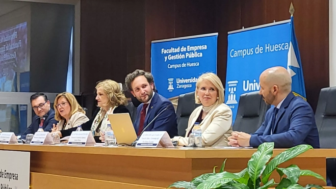 Roque Vicente, Marta Liesa, Rosa Bolea, Isaac Claver, María Victoria Sanagustín y Fernando Arguis. Roque Vicente, Marta Liesa, Rosa Bolea, Isaac Claver, María Victoria Sanagustín y Fernando Arguis.