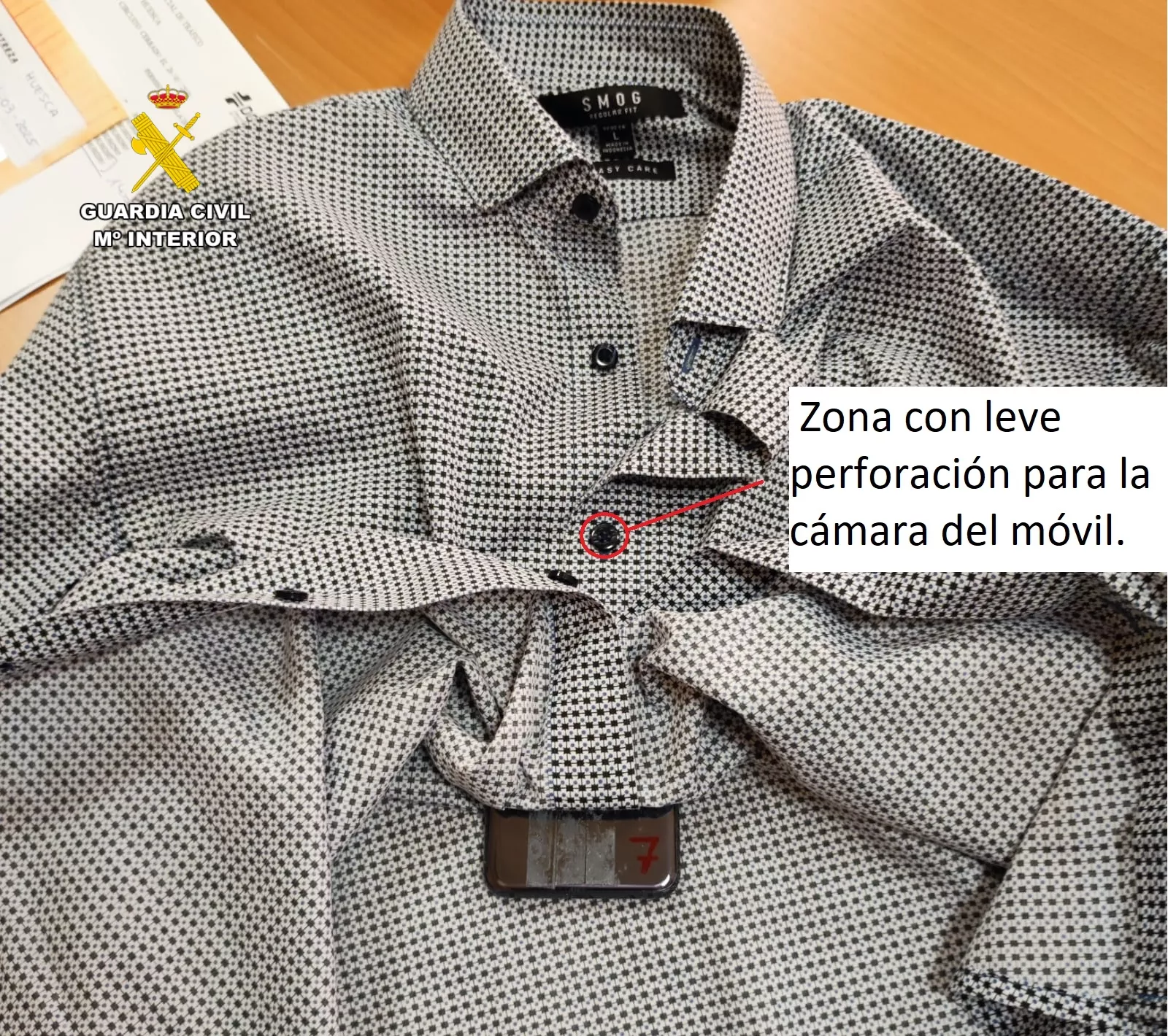 Camisa de uno de los pillados infraganti en un examen teórico para el carnet de conducir