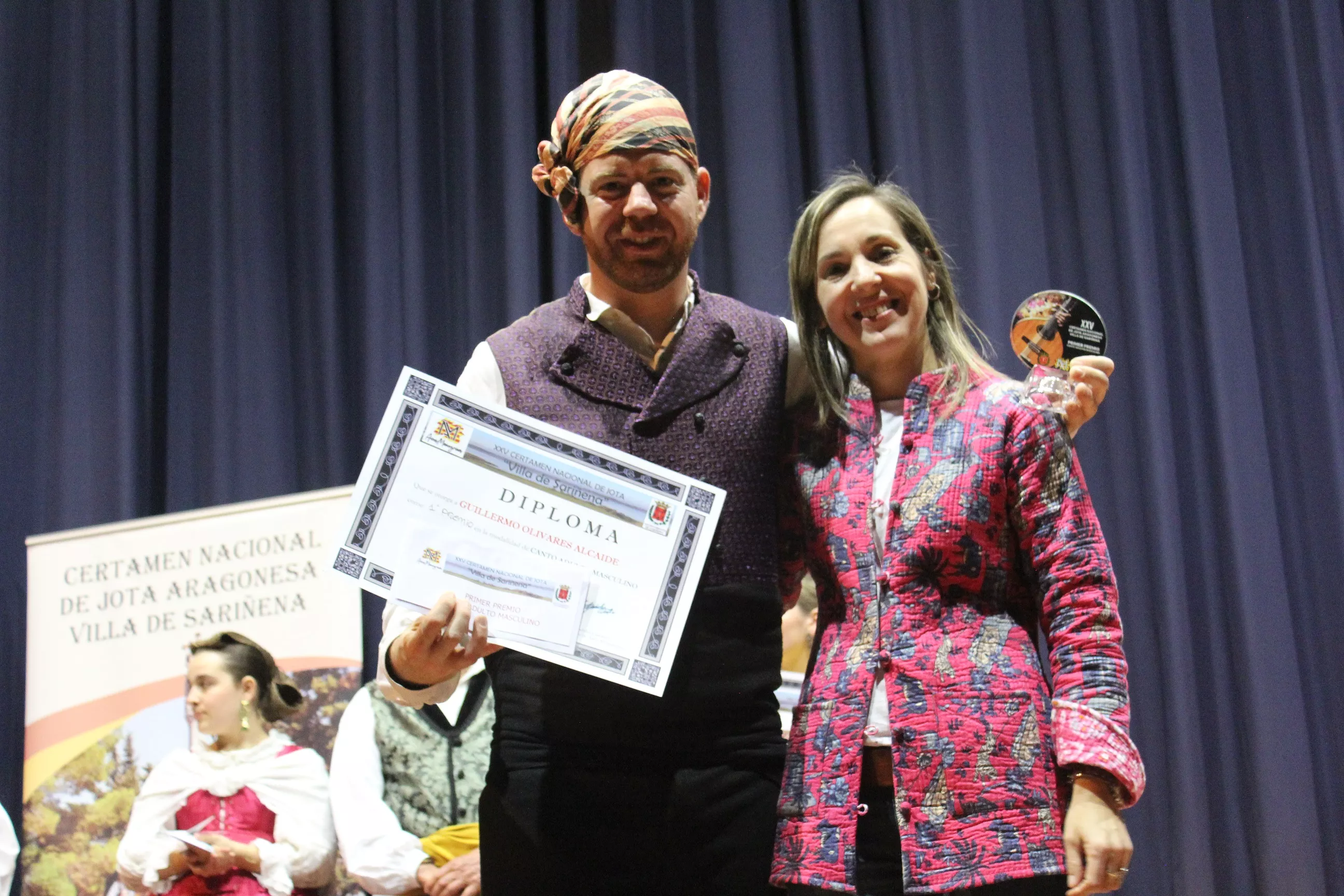 Ganador de canto adulto.