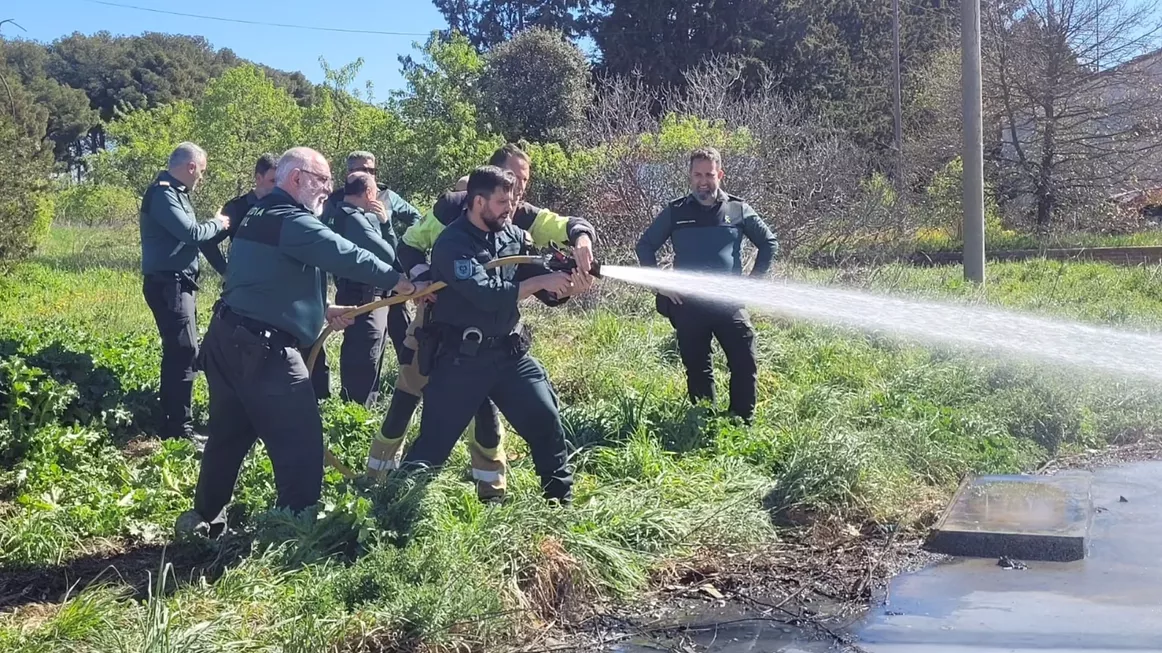 Ochenta guardias civiles se forman en Huesca en técnicas de extinción de incendios.
