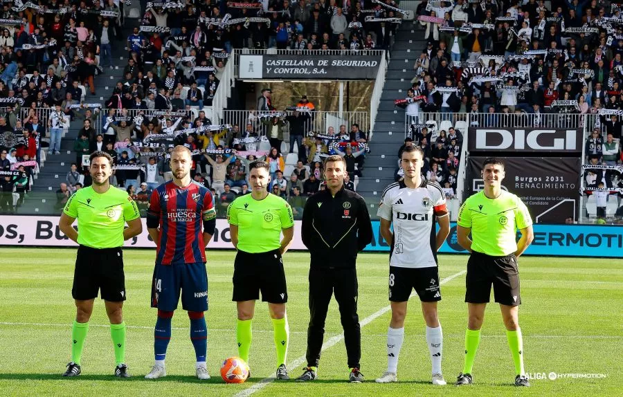 Fuentes Molina con los capitanes. Un árbitro erosivo