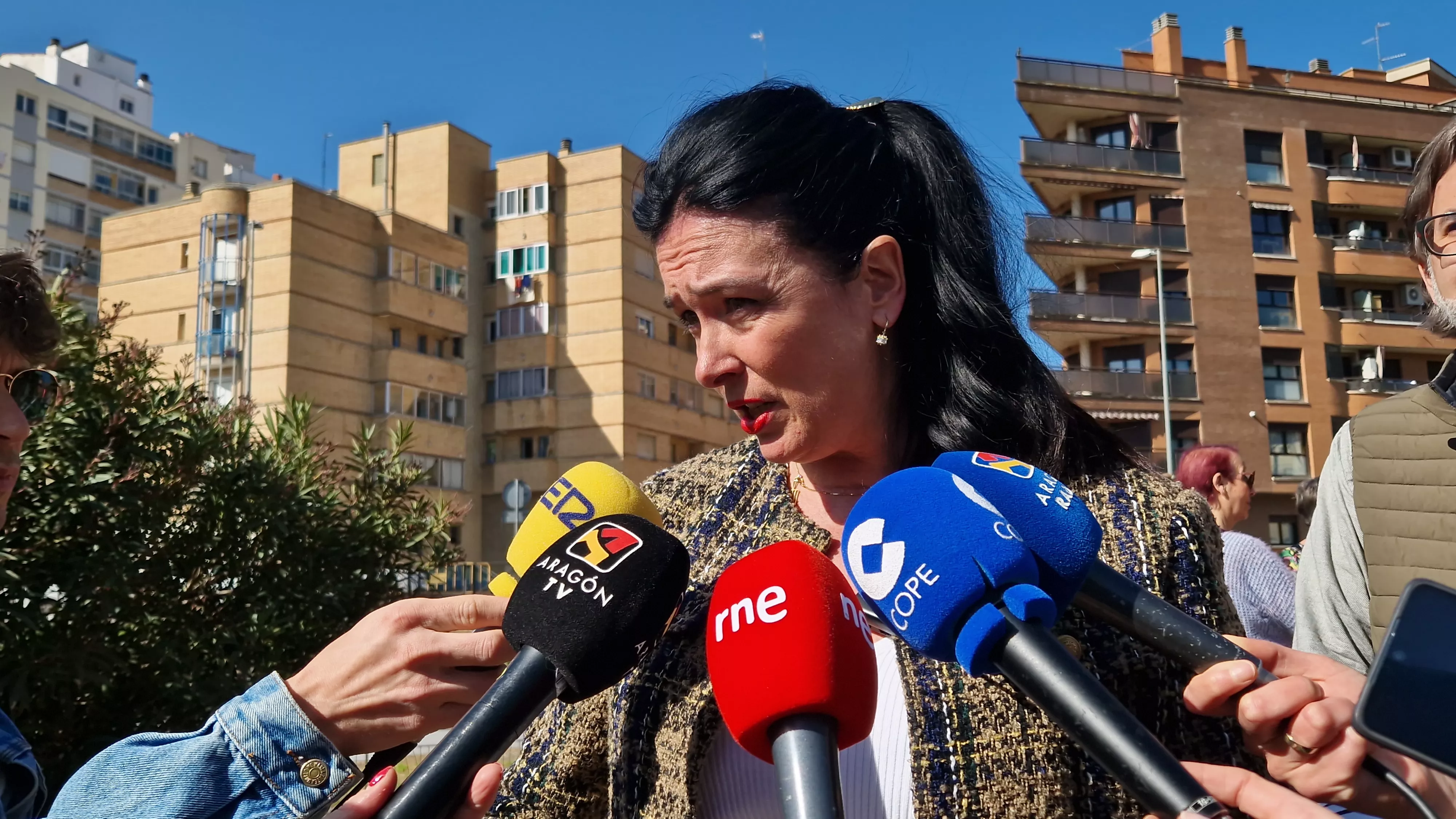 Lorena Orduna. Reapertura de la pasarela sobre el río Isuela. Foto Myriam Martínez 