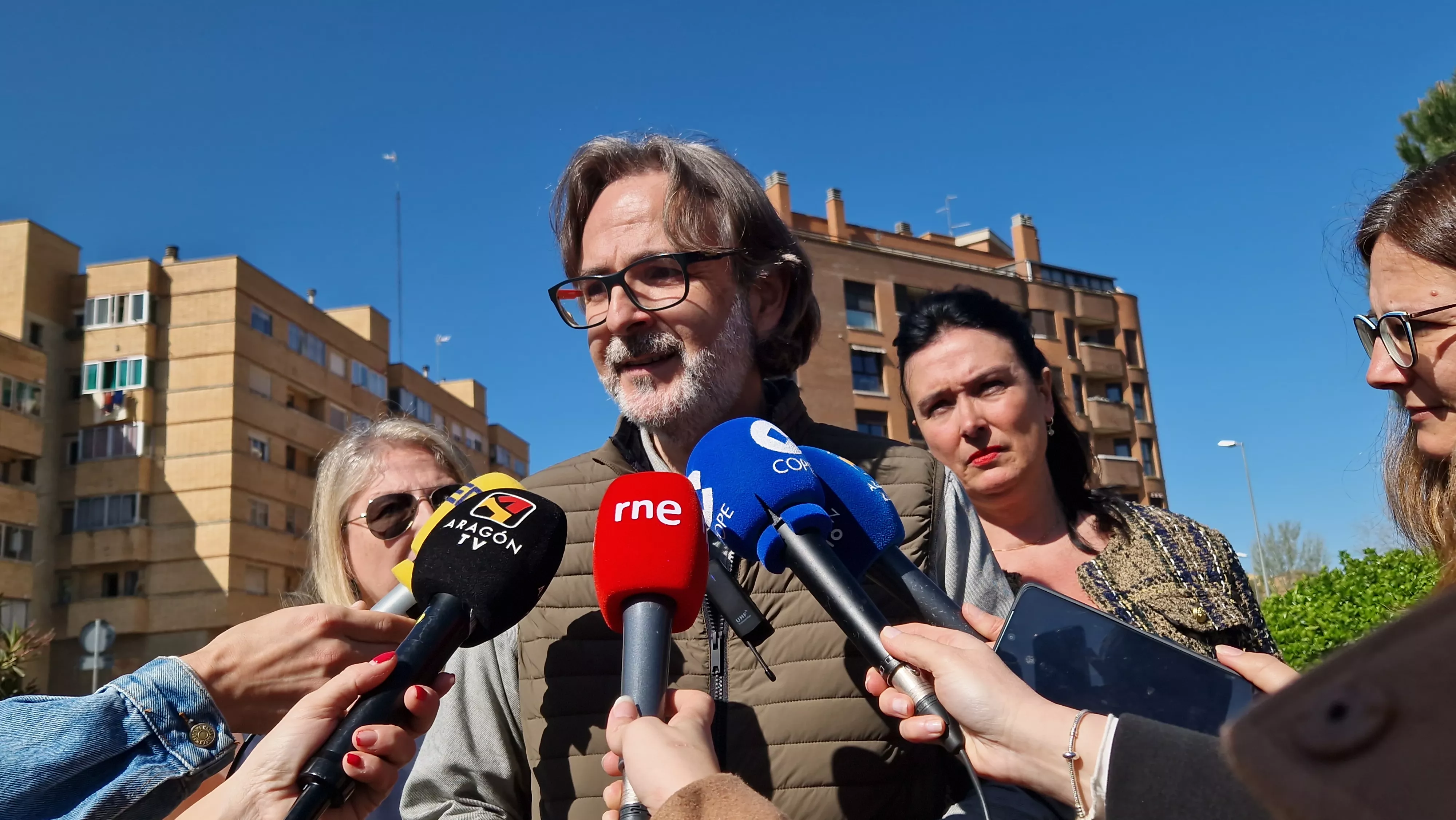 Iván Rodríguez. Reapertura de la pasarela sobre el río Isuela. Foto Myriam Martínez 