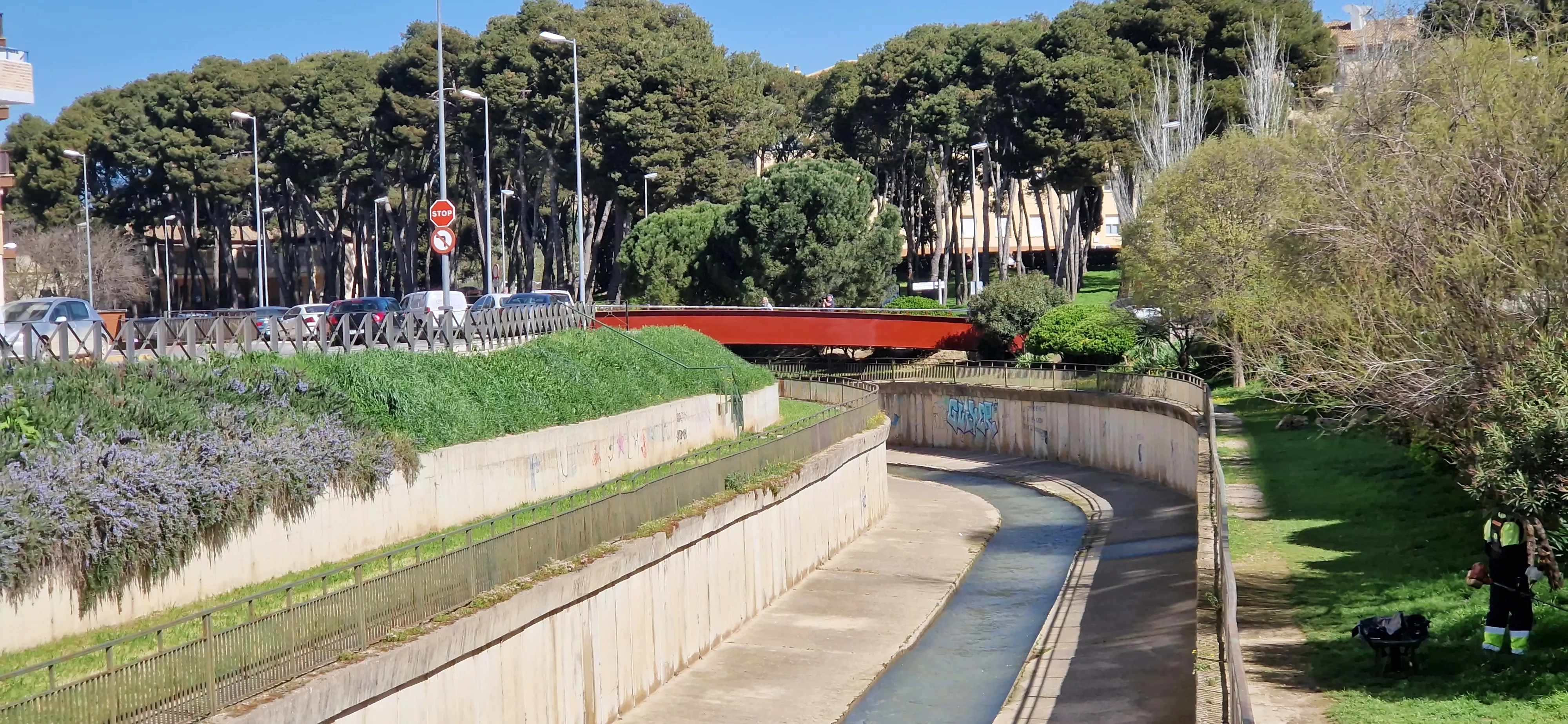 Imagen de la pasarela sobre el río Isuela. Foto Myriam Martínez 