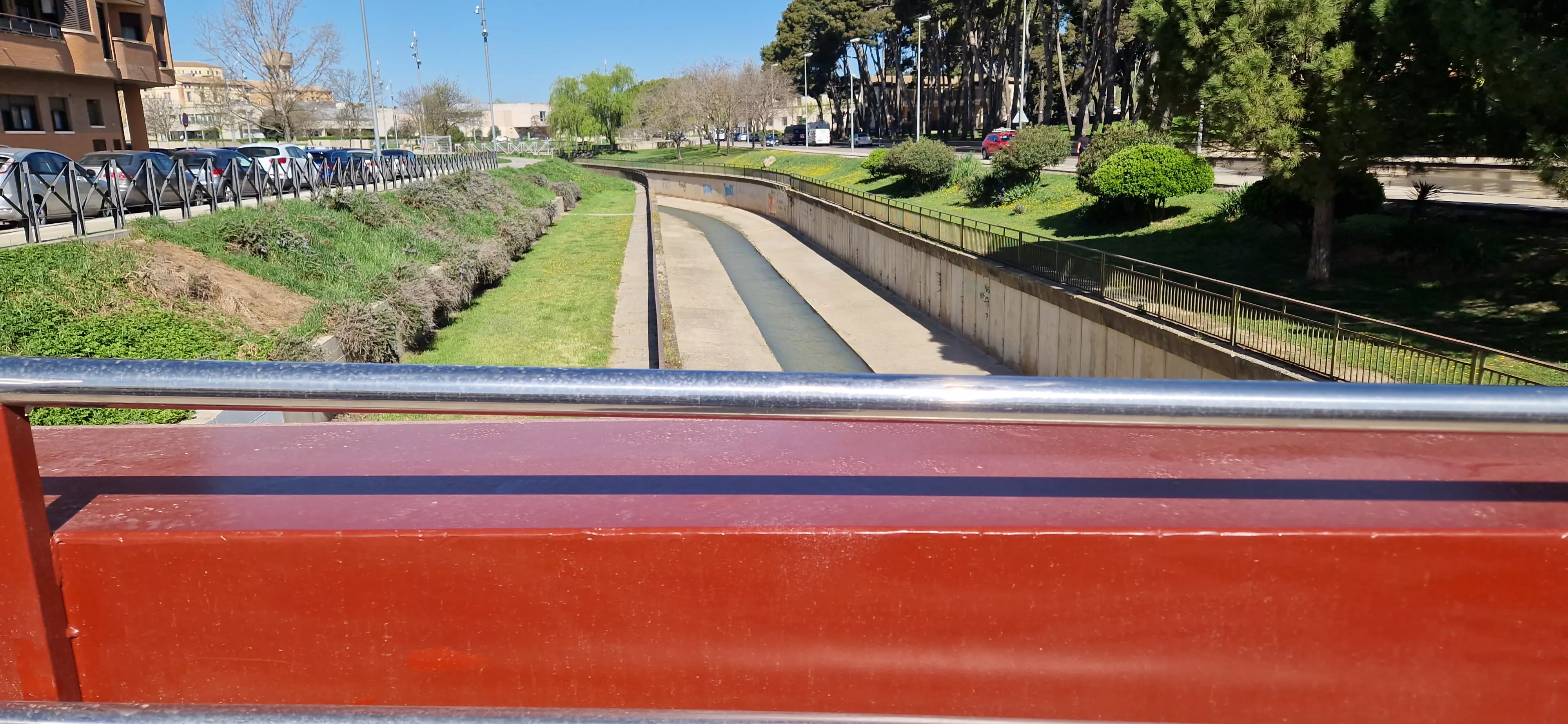 Imagen de la pasarela sobre el río Isuela. Foto Myriam Martínez 