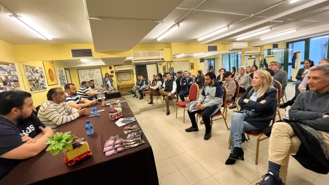Asistentes a la charla de la Cofradía del Santo Cristo de los Gitanos. Asistentes a la charla de la Cofradía del Santo Cristo de los Gitanos.