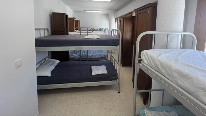 El albergue cuenta con veinte plazas. El albergue cuenta con veinte plazas.