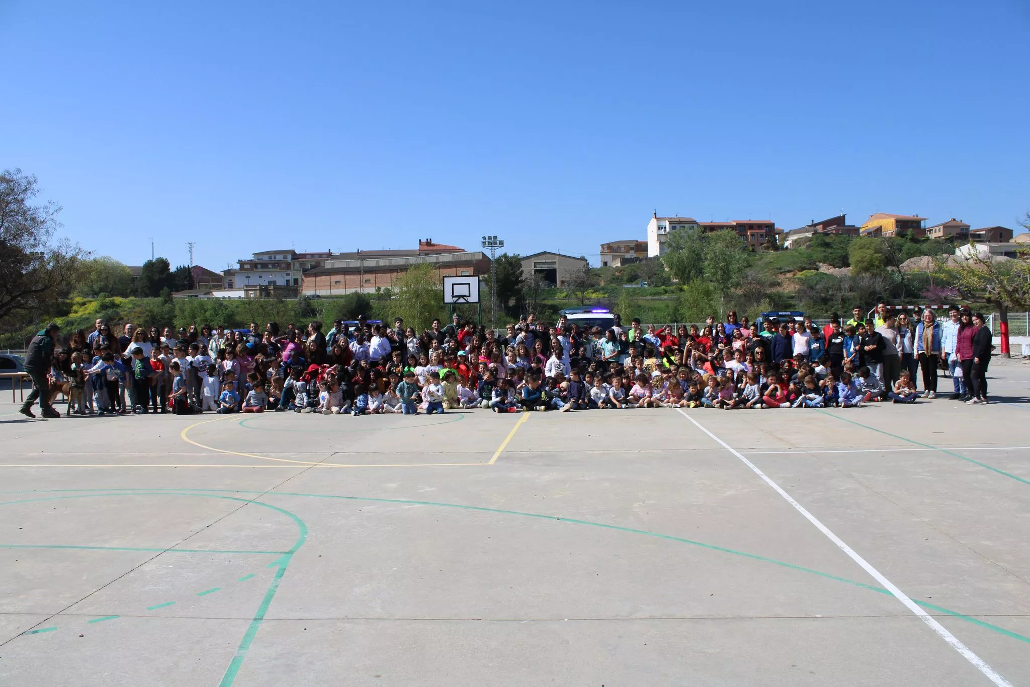 Jornada de la Guardia Civil con los alumnos del colegio San Miguel de Tamarite de Litera.