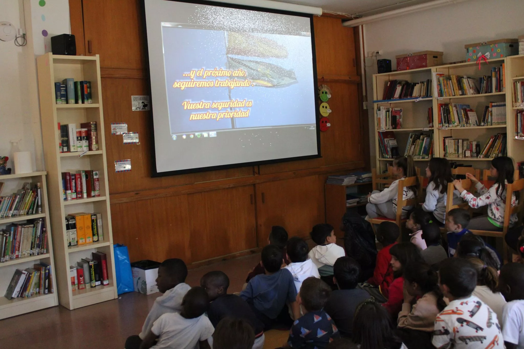Jornada de la Guardia Civil con los alumnos del colegio San Miguel de Tamarite de Litera.