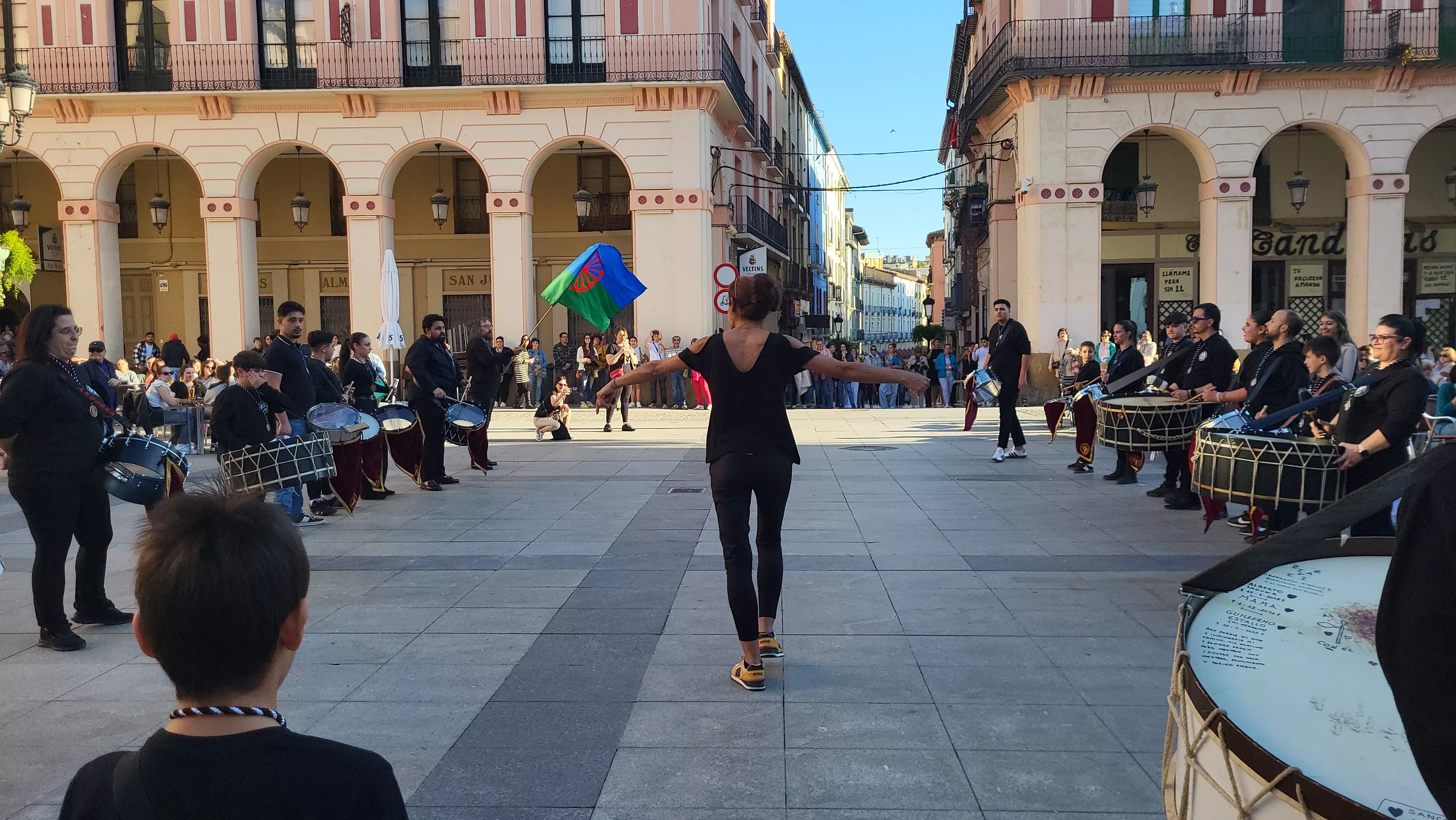 Actuación de la Cofradía del Santo Cristo de los Gitanos en Huesca, Foto Mercedes Manterola
