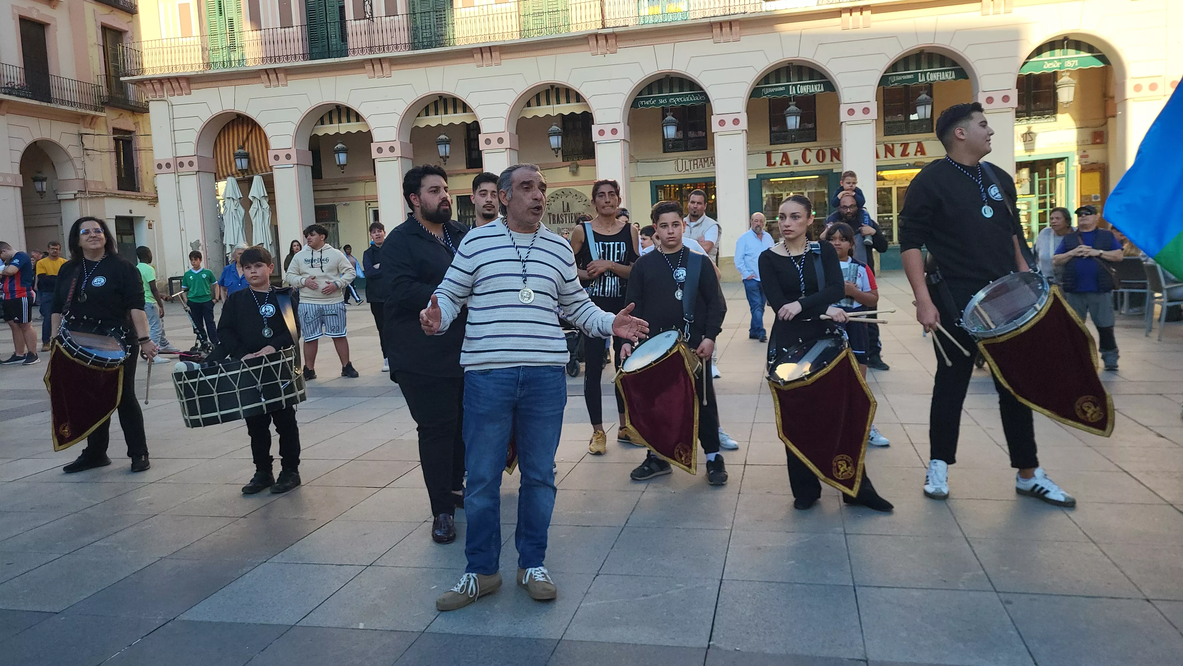 Actuación de la Cofradía del Santo Cristo de los Gitanos en Huesca, Foto Mercedes Manterola