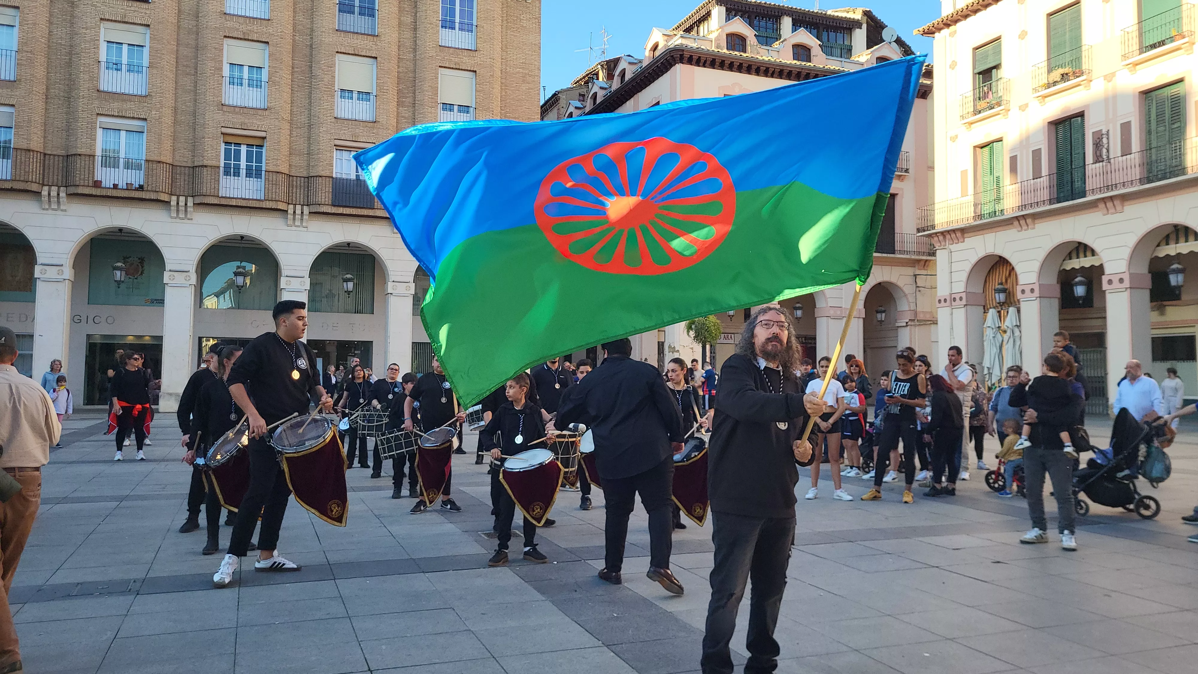 Actuación de la Cofradía del Santo Cristo de los Gitanos en Huesca, Foto Mercedes Manterola