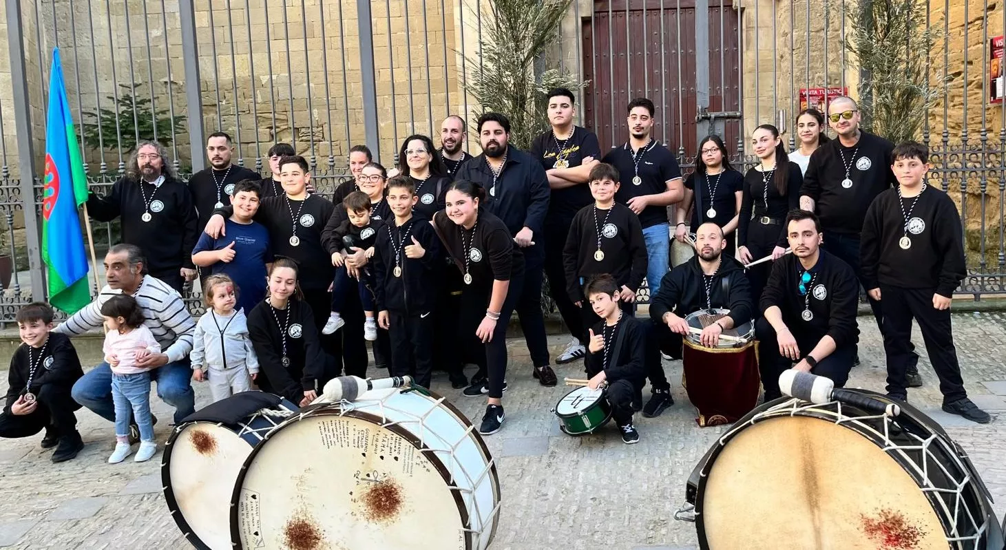 Actuación de la Cofradía del Santo Cristo de los Gitanos en Huesca, Foto Mercedes Manterola