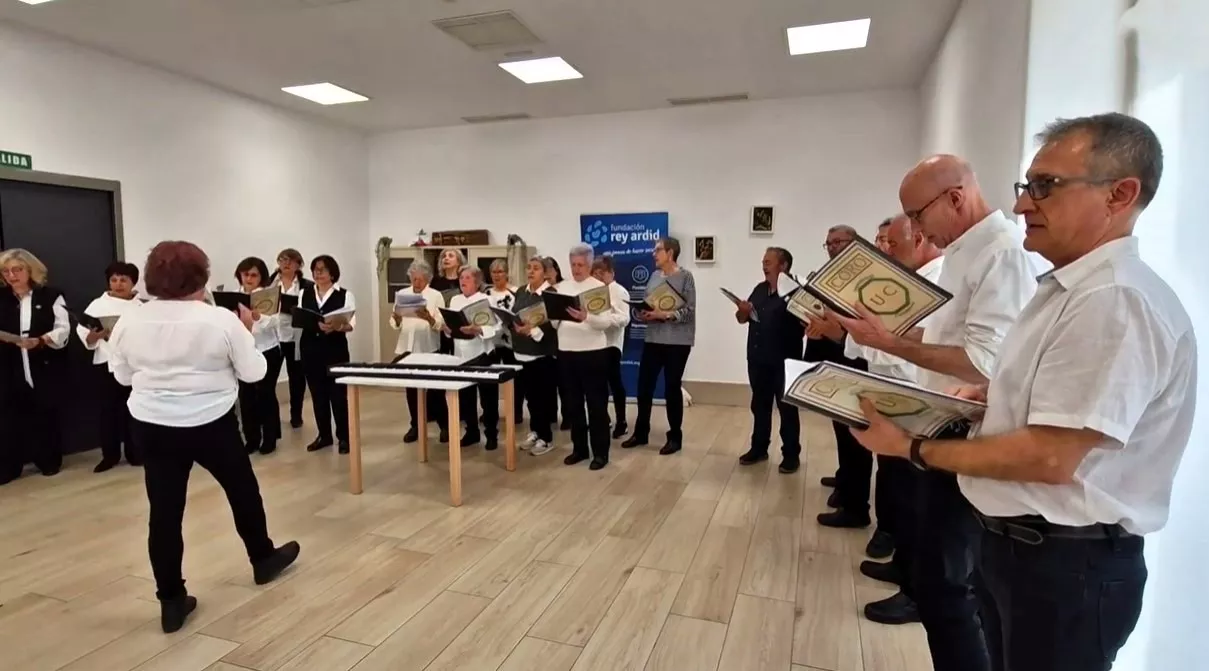 El Coro de la Universidad Ciudadana, en la Residencia Rey Ardid. Foto Myriam Martínez