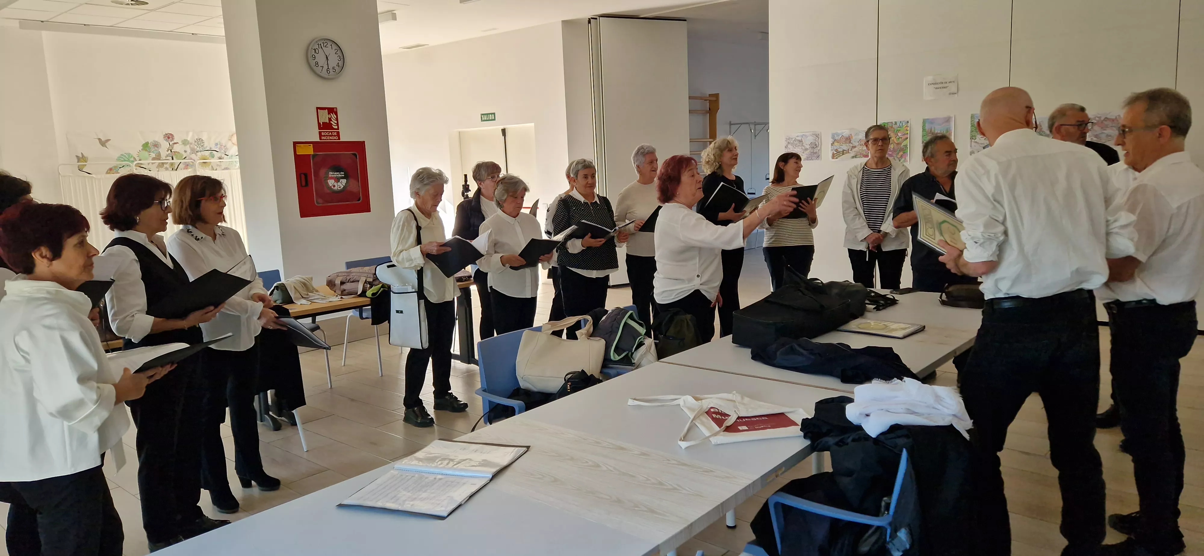 El Coro de la Universidad Ciudadana en la Residencia Rey Ardid. Foto Myriam Martínez