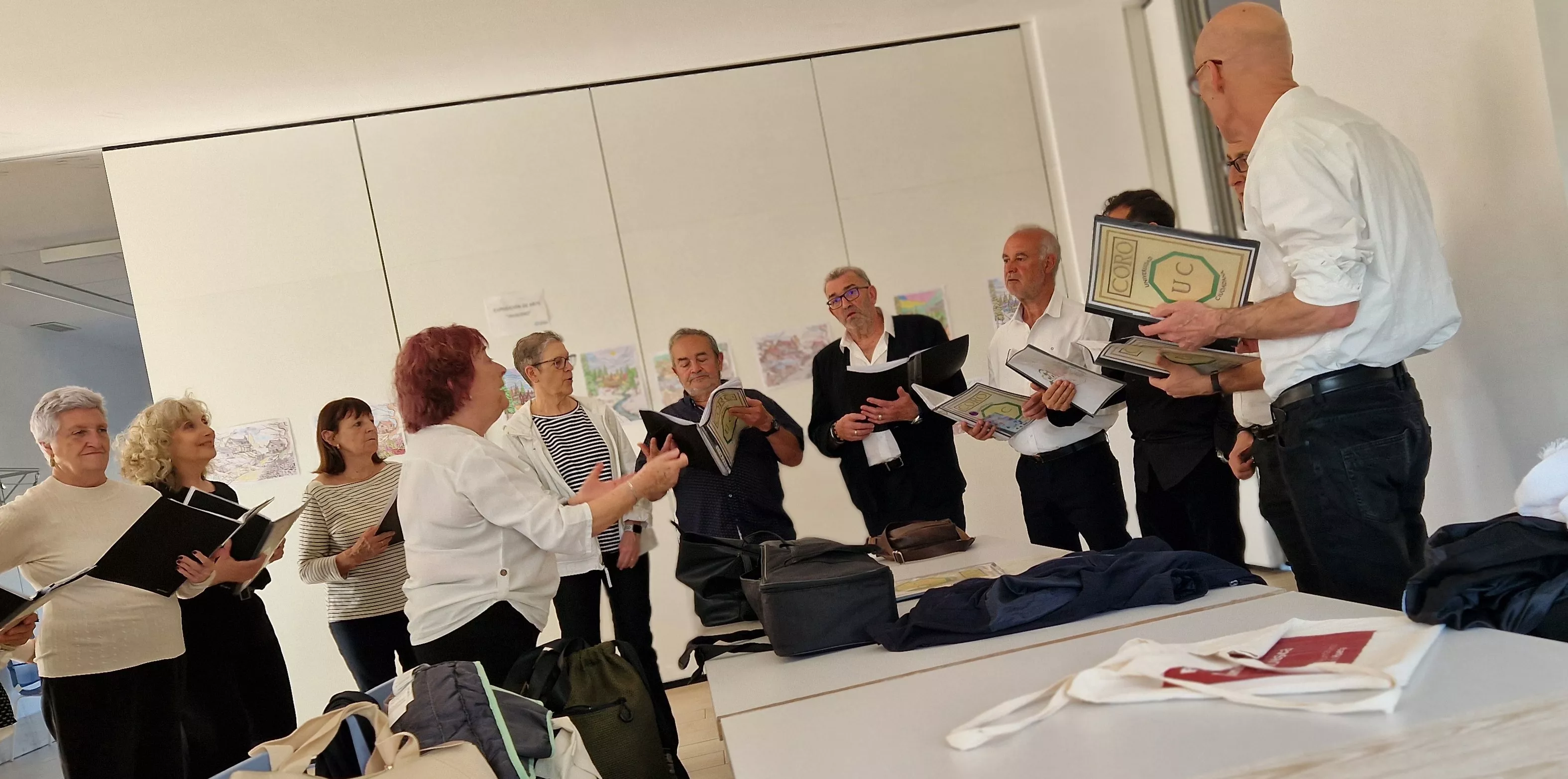 El Coro de la Universidad Ciudadana en la Residencia Rey Ardid. Foto Myriam Martínez