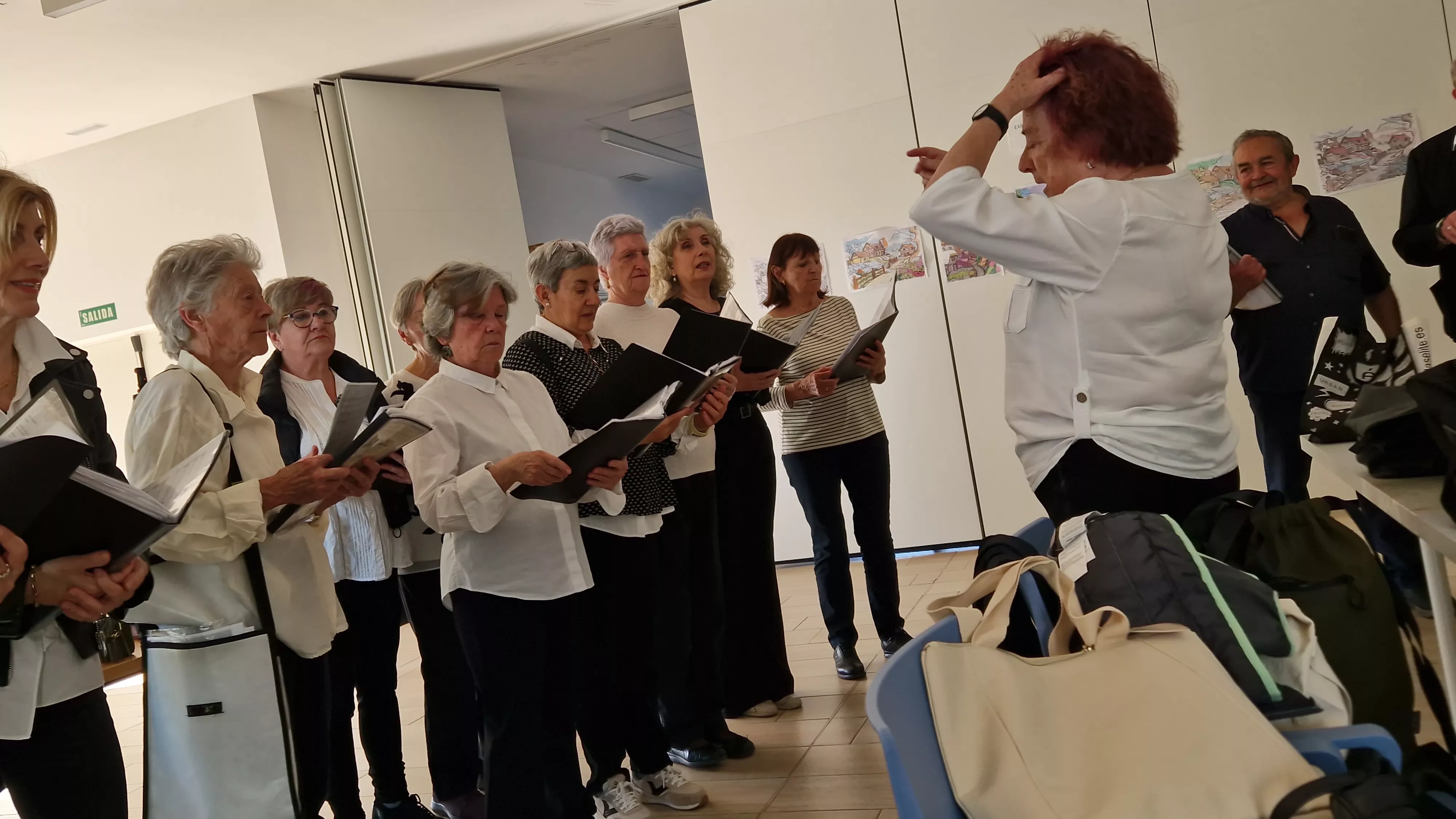 El Coro de la Universidad Ciudadana en la Residencia Rey Ardid. Foto Myriam Martínez