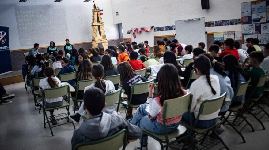 El Huesca visita el colegio Santa Ana