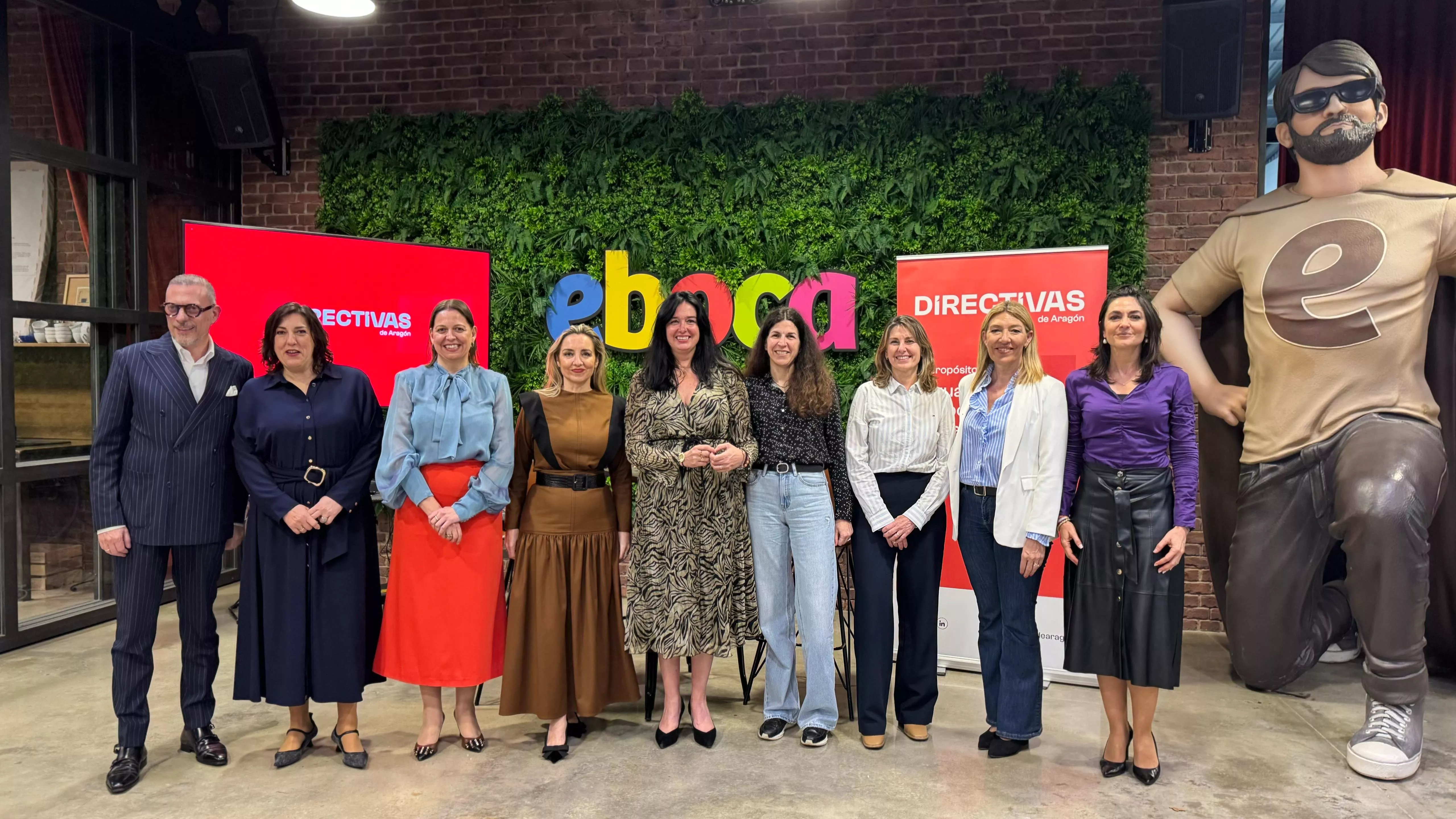 Participantes en Miradas Cruzadas y autoridades