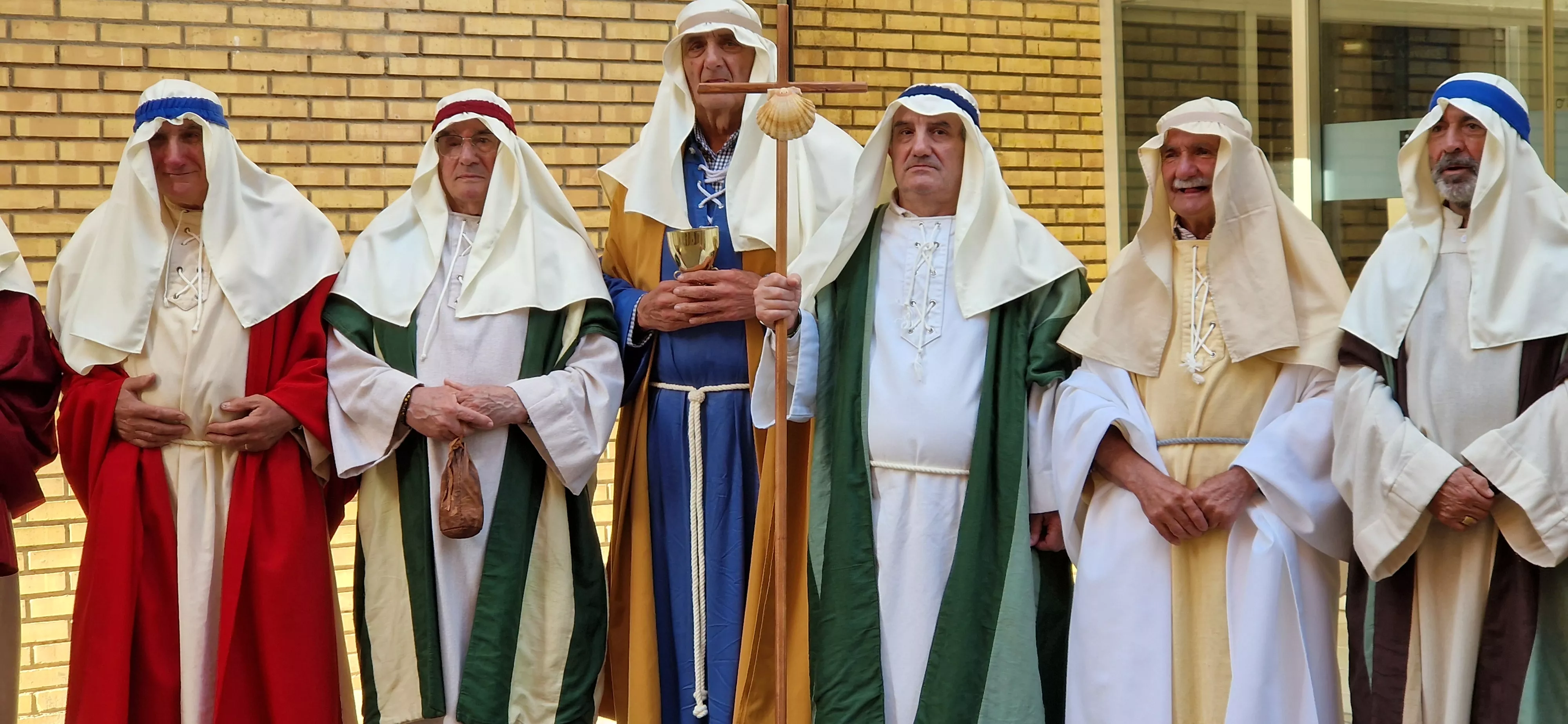 Los doce apóstoles que participarán en la Semana Santa oscense. Foto Myriam Martínez