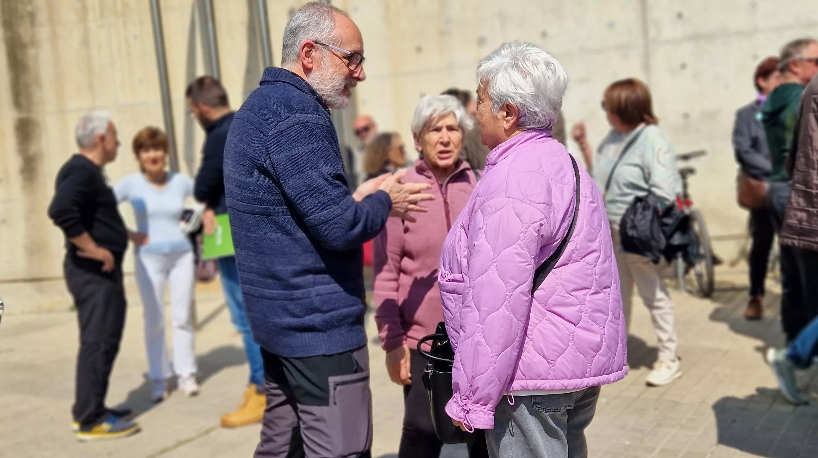 Segunda concentración por la reapertura de la biblioteca de adultos Ramón J. Sender. Foto Myriam Martínez