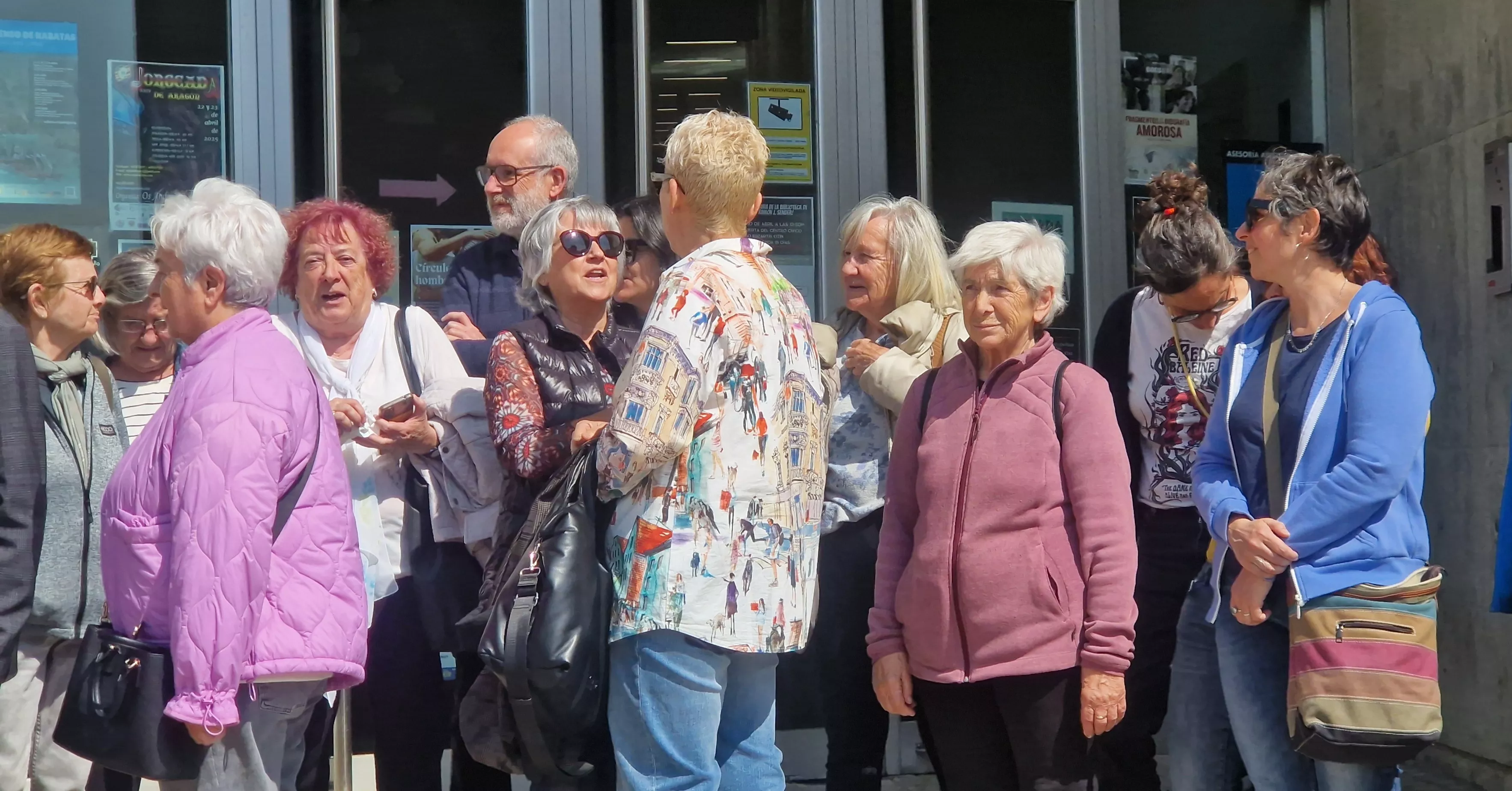 Segunda concentración por la reapertura de la biblioteca de adultos Ramón J. Sender. Foto Myriam Martínez