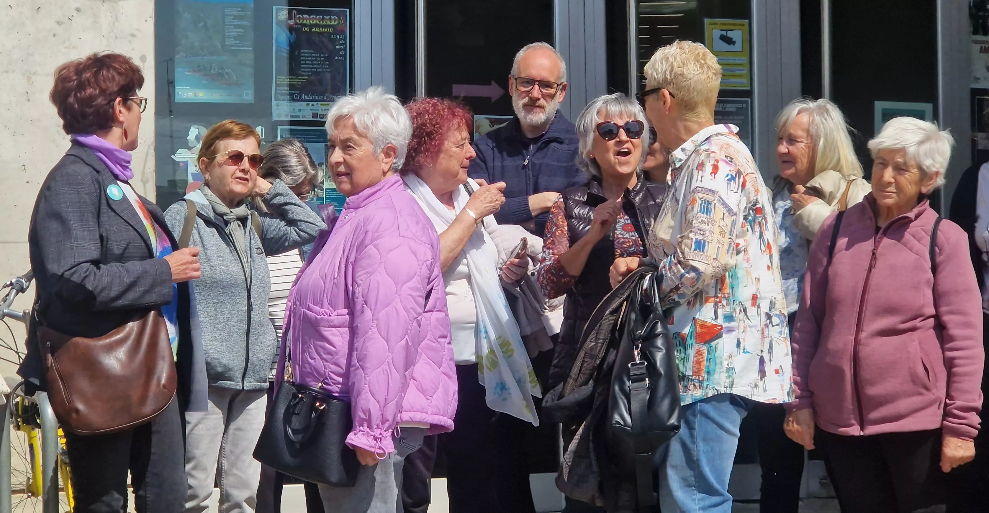 Segunda concentración por la reapertura de la biblioteca de adultos Ramón J. Sender. Foto Myriam Martínez