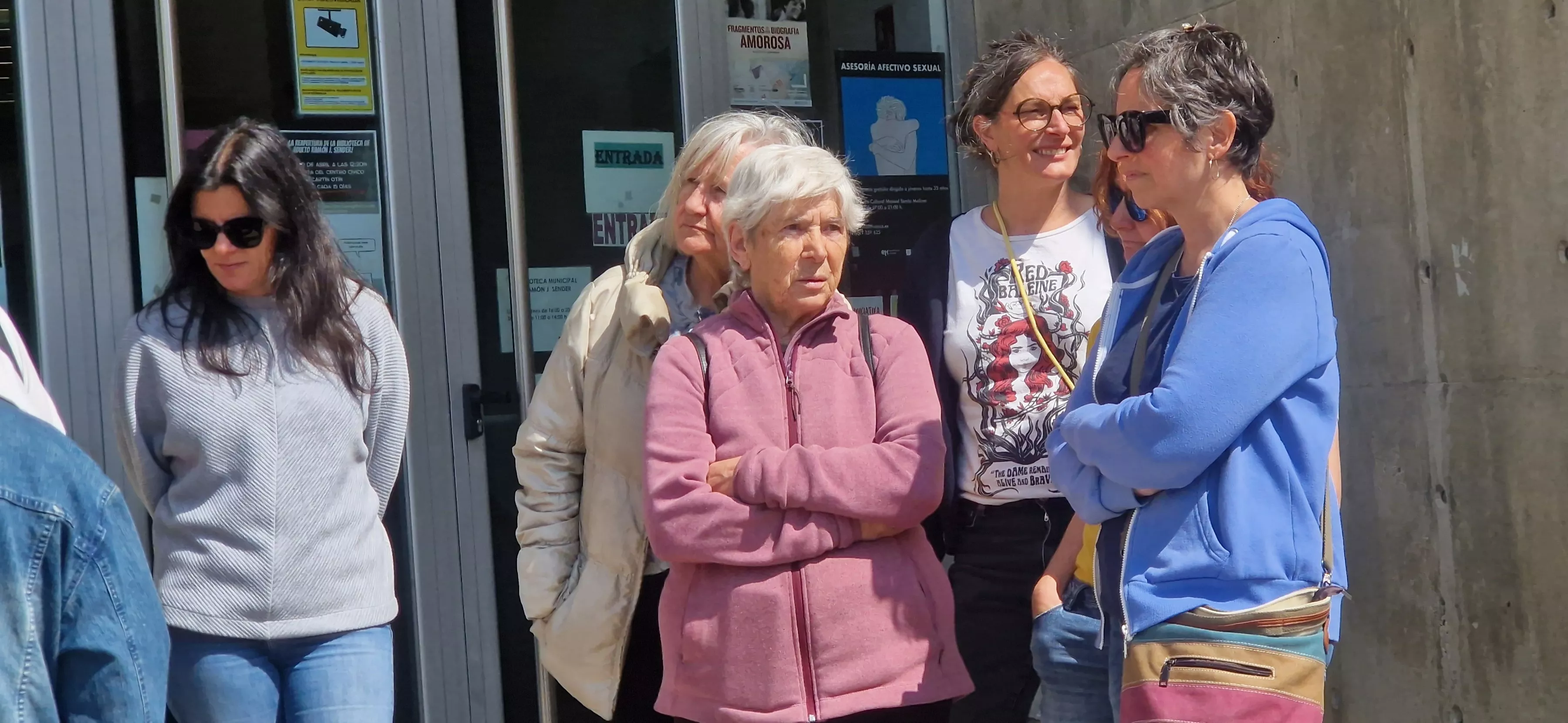 Segunda concentración por la reapertura de la biblioteca de adultos Ramón J. Sender. Foto Myriam Martínez