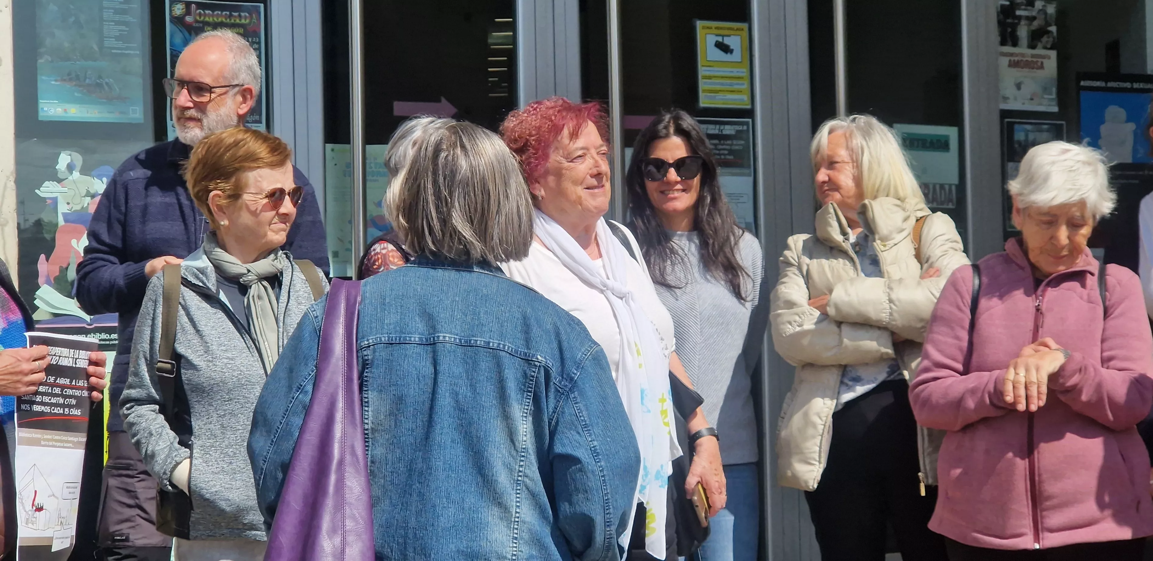 Segunda concentración por la reapertura de la biblioteca de adultos Ramón J. Sender. Foto Myriam Martínez