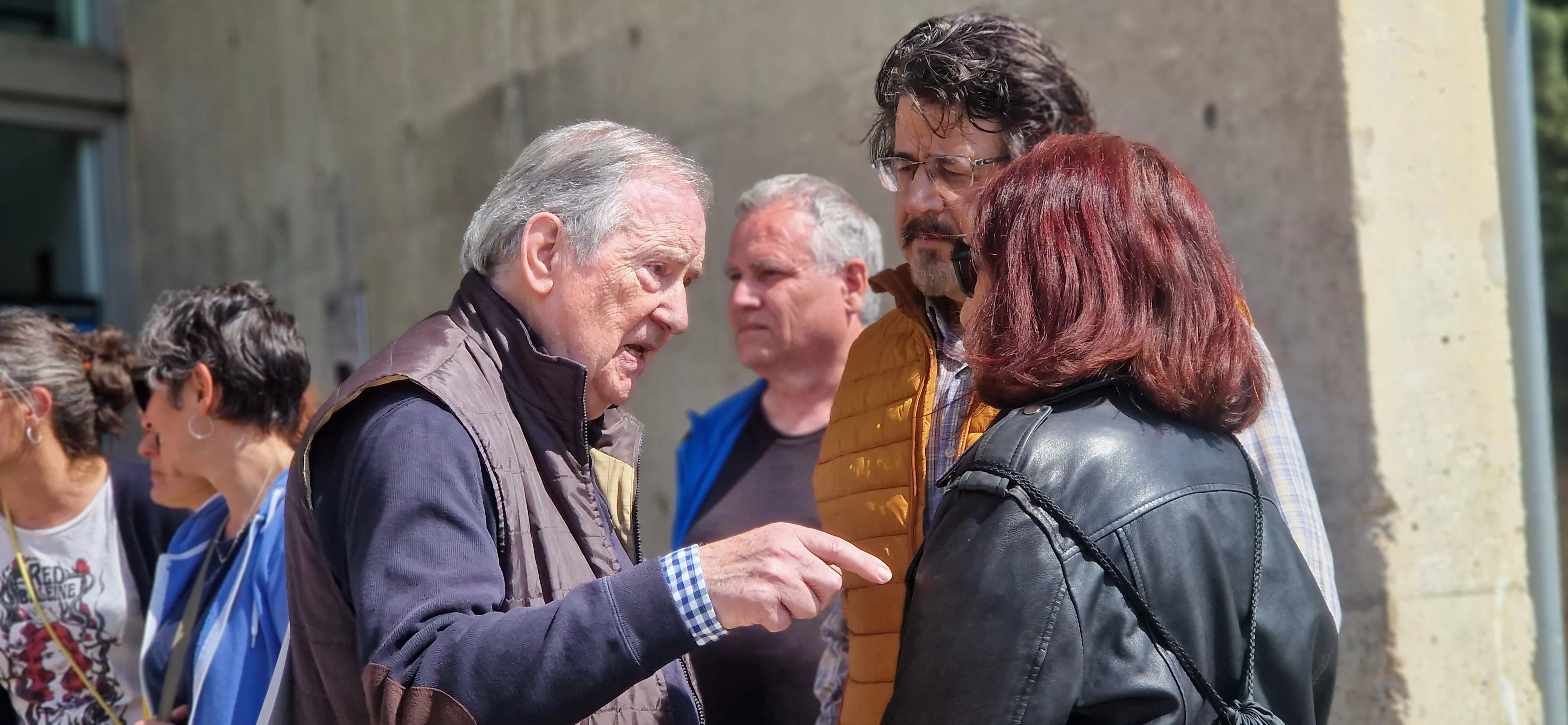 Segunda concentración por la reapertura de la biblioteca de adultos Ramón J. Sender. Foto Myriam Martínez