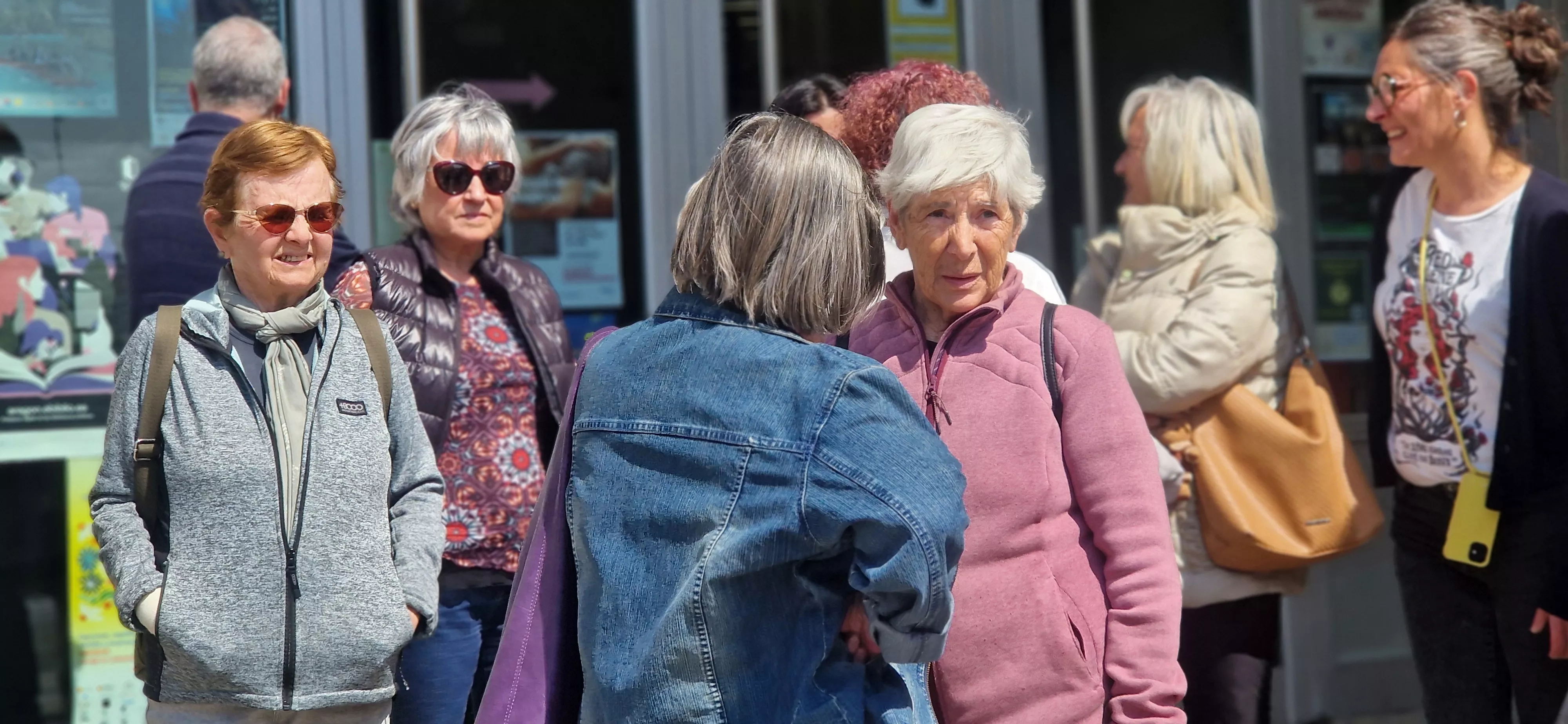 Segunda concentración por la reapertura de la biblioteca de adultos Ramón J. Sender. Foto Myriam Martínez