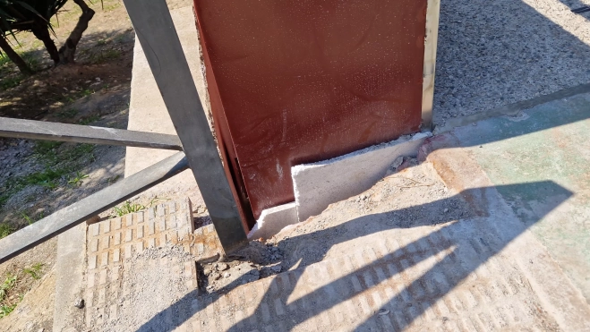 Baldosas de la parte izquierda que faltan. Foto Myriam Martínez