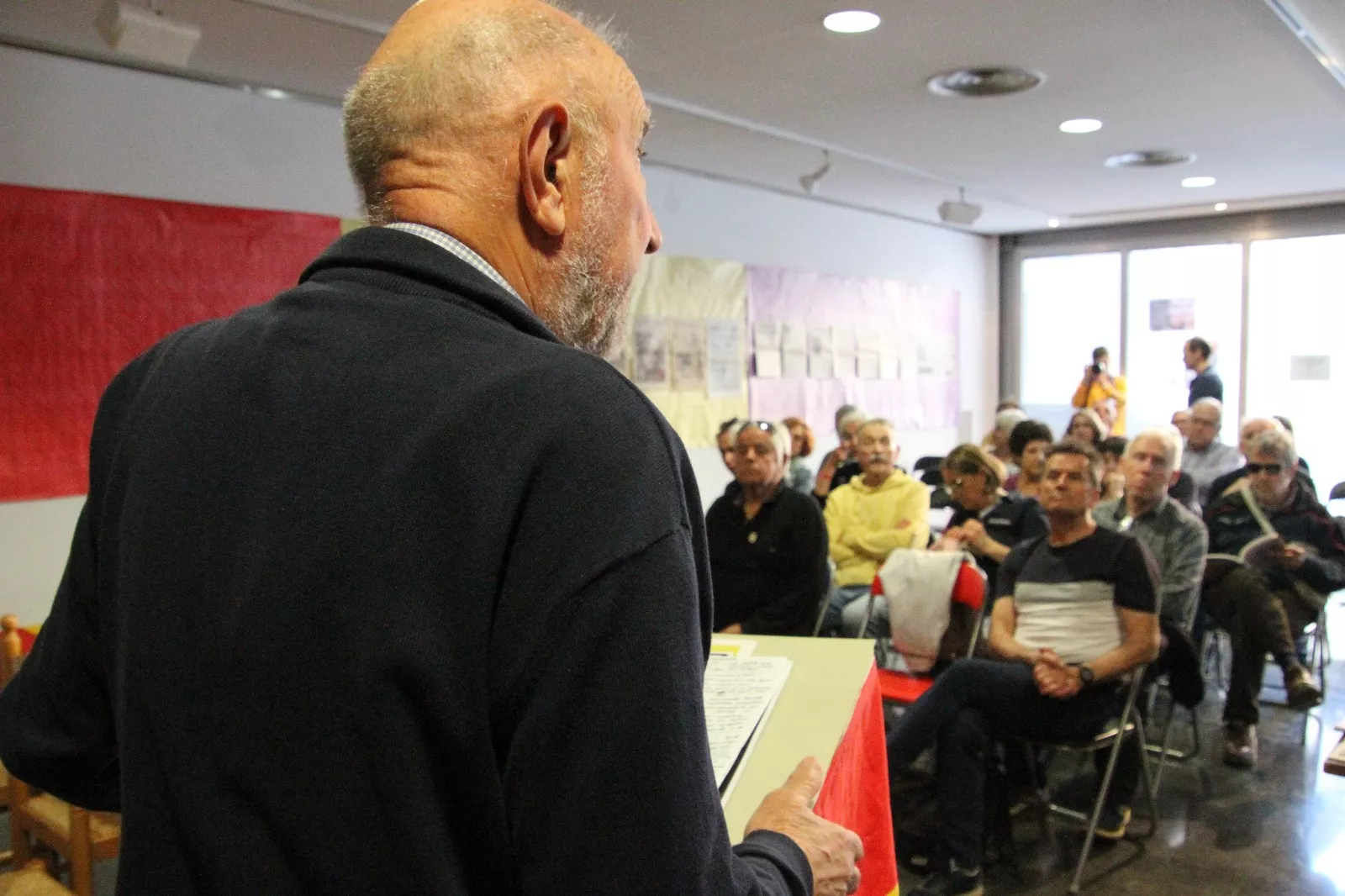 Proyección en el CRMAHU del podcast "La transición sangrienta". Foto Carlos Neofato