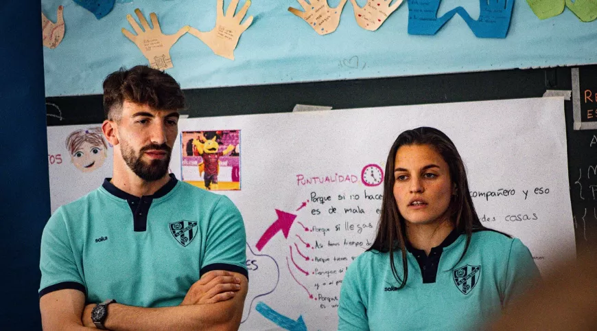 La magistral clase de Javi Pérez y Alba Hoyas a los alumnos de Santa Ana