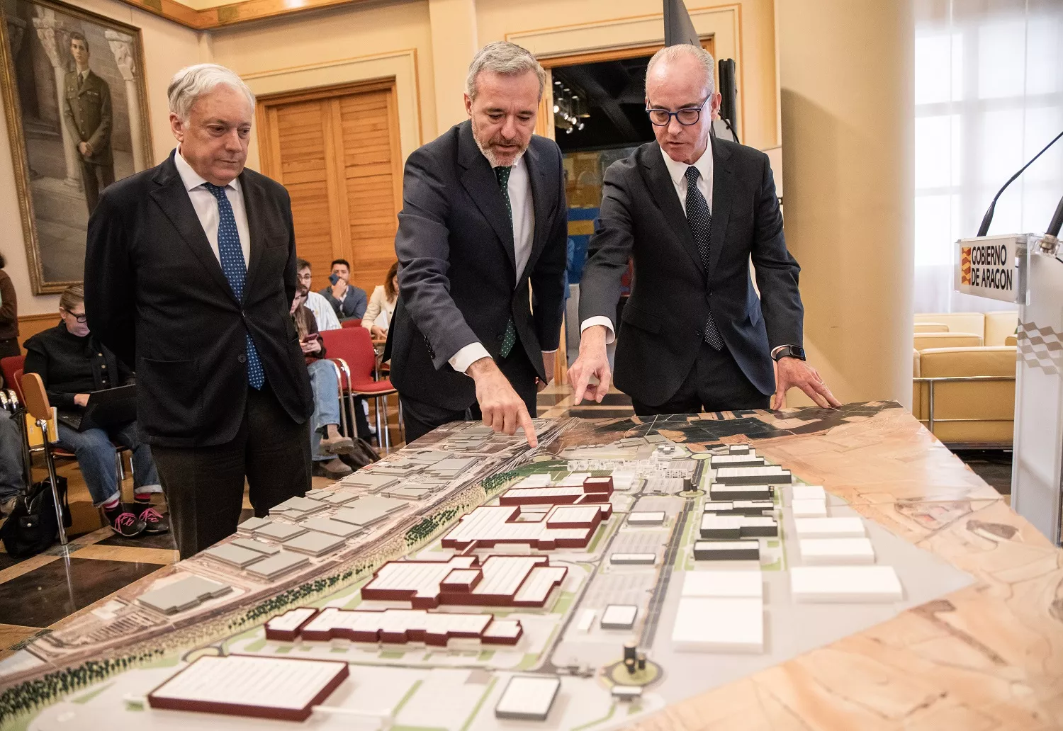 Presentación de Clave del Grupo Costa con Octavio López, Jorge Azcón y Jorge Costa