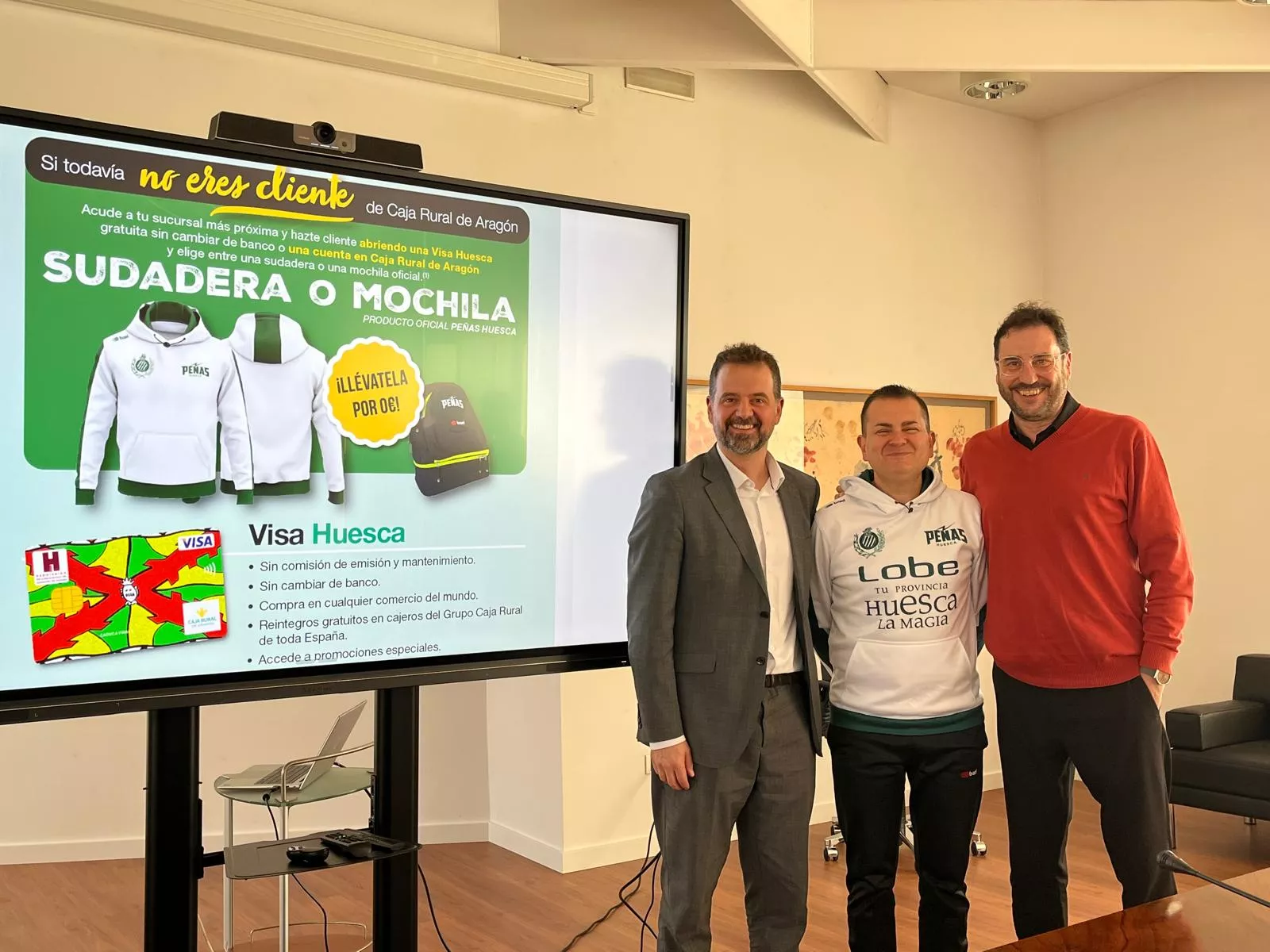 Laliena, Sanz y Lascorz, en la previa del partido ante Biele. Rafa Sanz: "Hay que ser valientes, algo que no fuimos la semana pasada".  Foto: Adri Mora