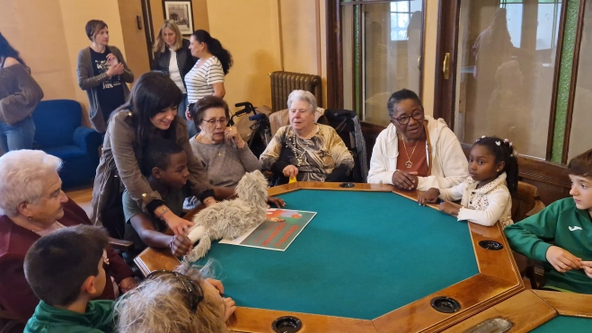 Segunda sesión del programa "Mayores y juguetones". Foto Myriam Martínez