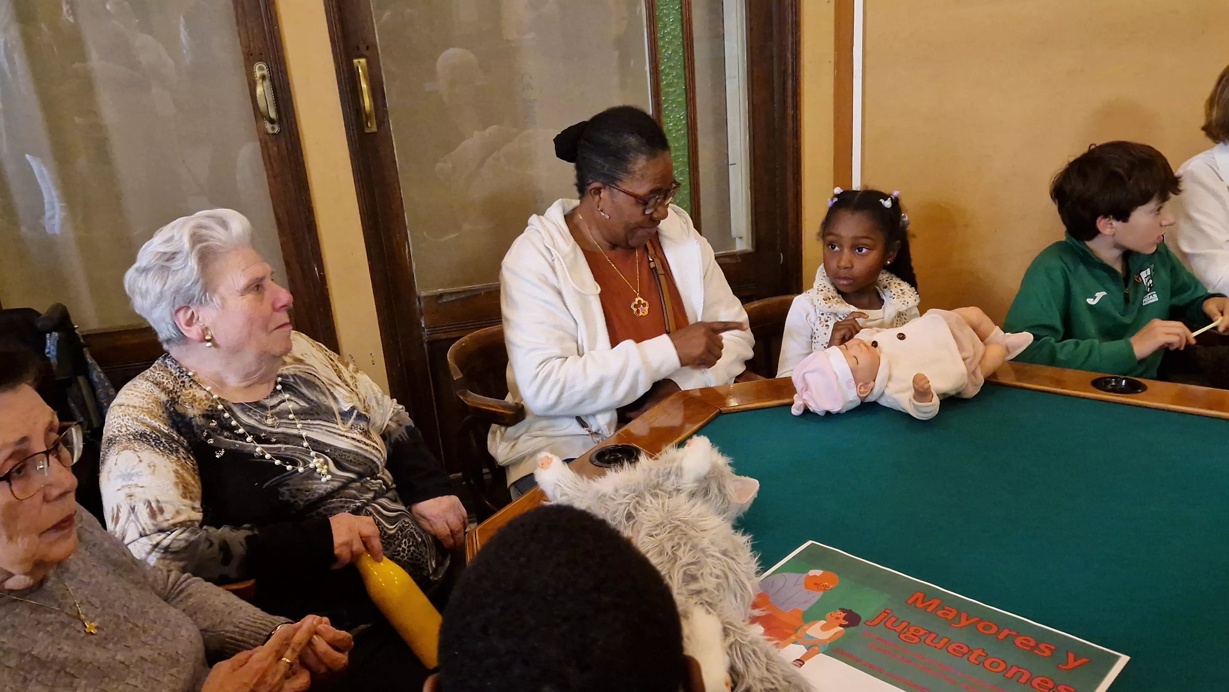 Segunda sesión del programa "Mayores y juguetones". Foto Myriam Martínez