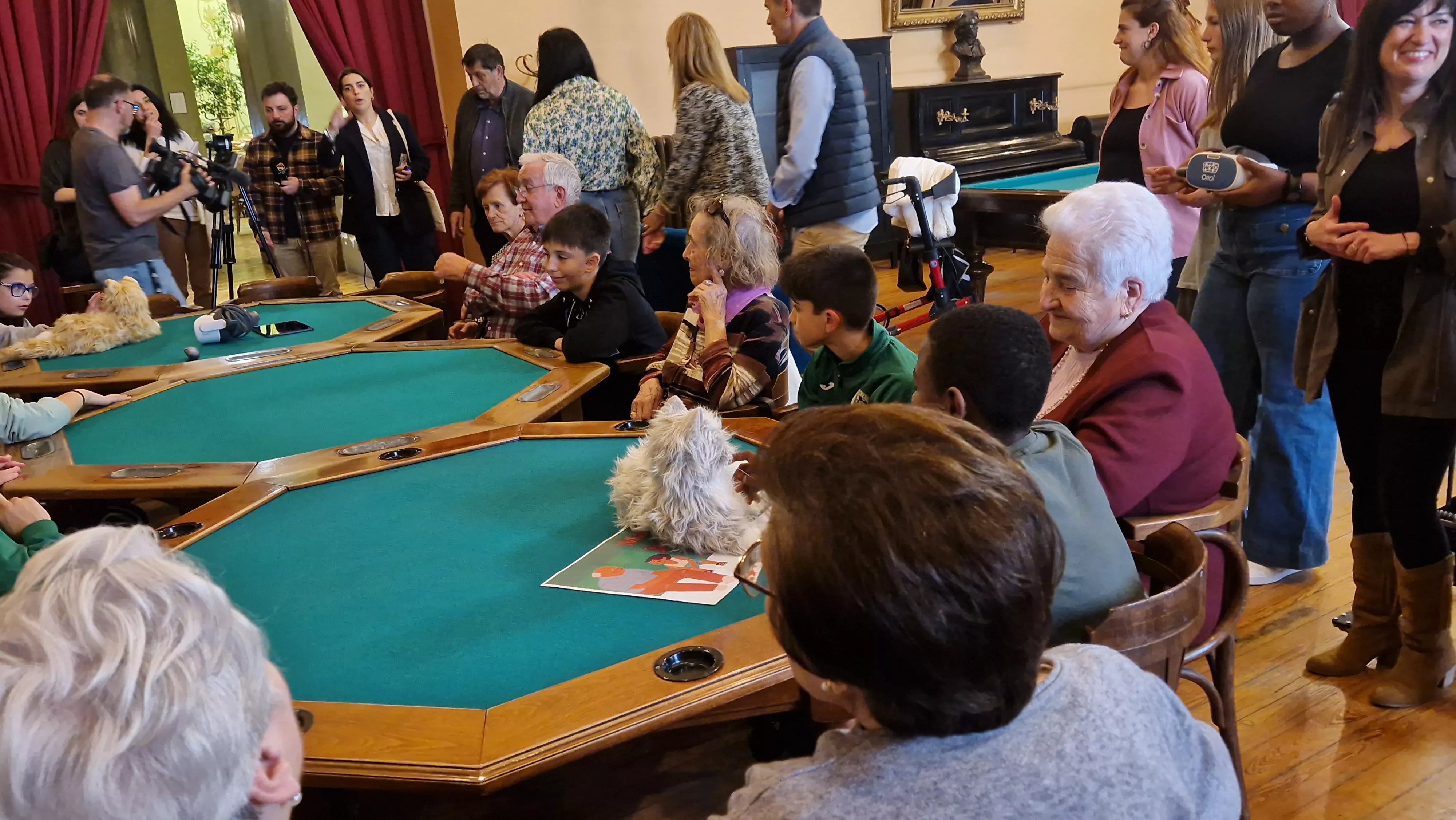 Segunda sesión del programa "Mayores y juguetones". Foto Myriam Martínez